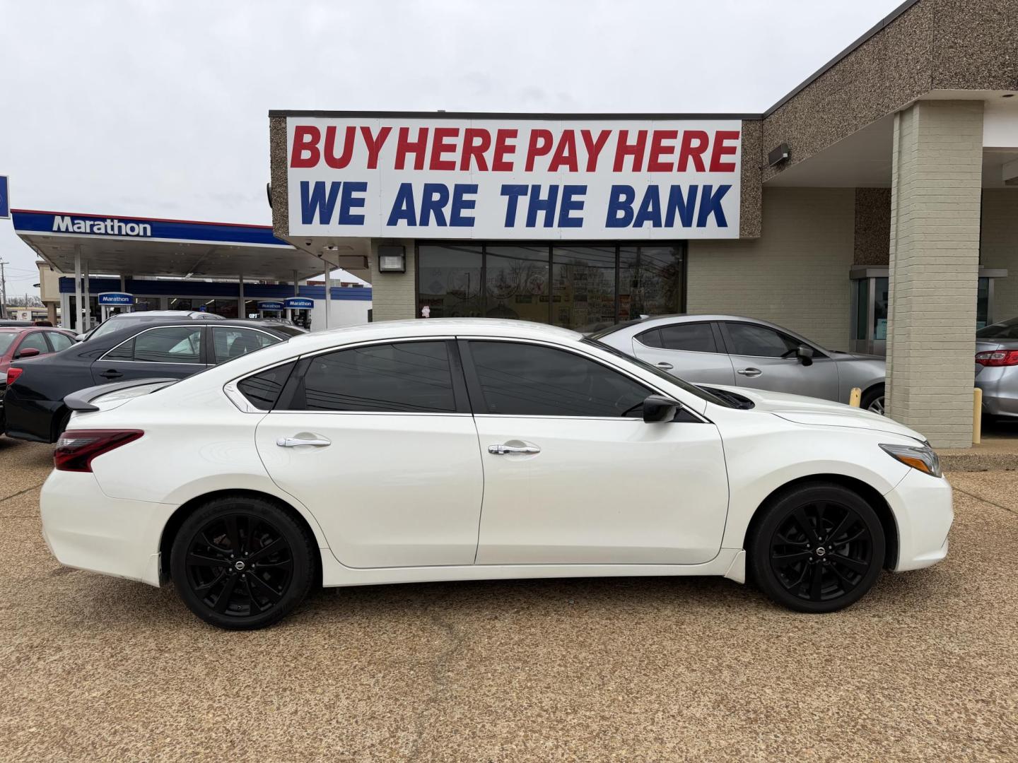 2017 WHITE NISSAN ALTIMA 2.5 SR (1N4AL3AP8HC) , located at 922 W. Beacon St., Philadelphia, MS, 39350, (601) 650-3675, 32.770447, -89.127151 - Photo#6