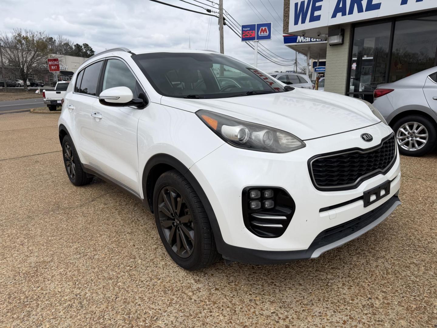 2018 WHITE KIA SPORTAGE EX (KNDPN3AC9J7) , located at 922 W. Beacon St., Philadelphia, MS, 39350, (601) 650-3675, 32.770447, -89.127151 - Photo#0