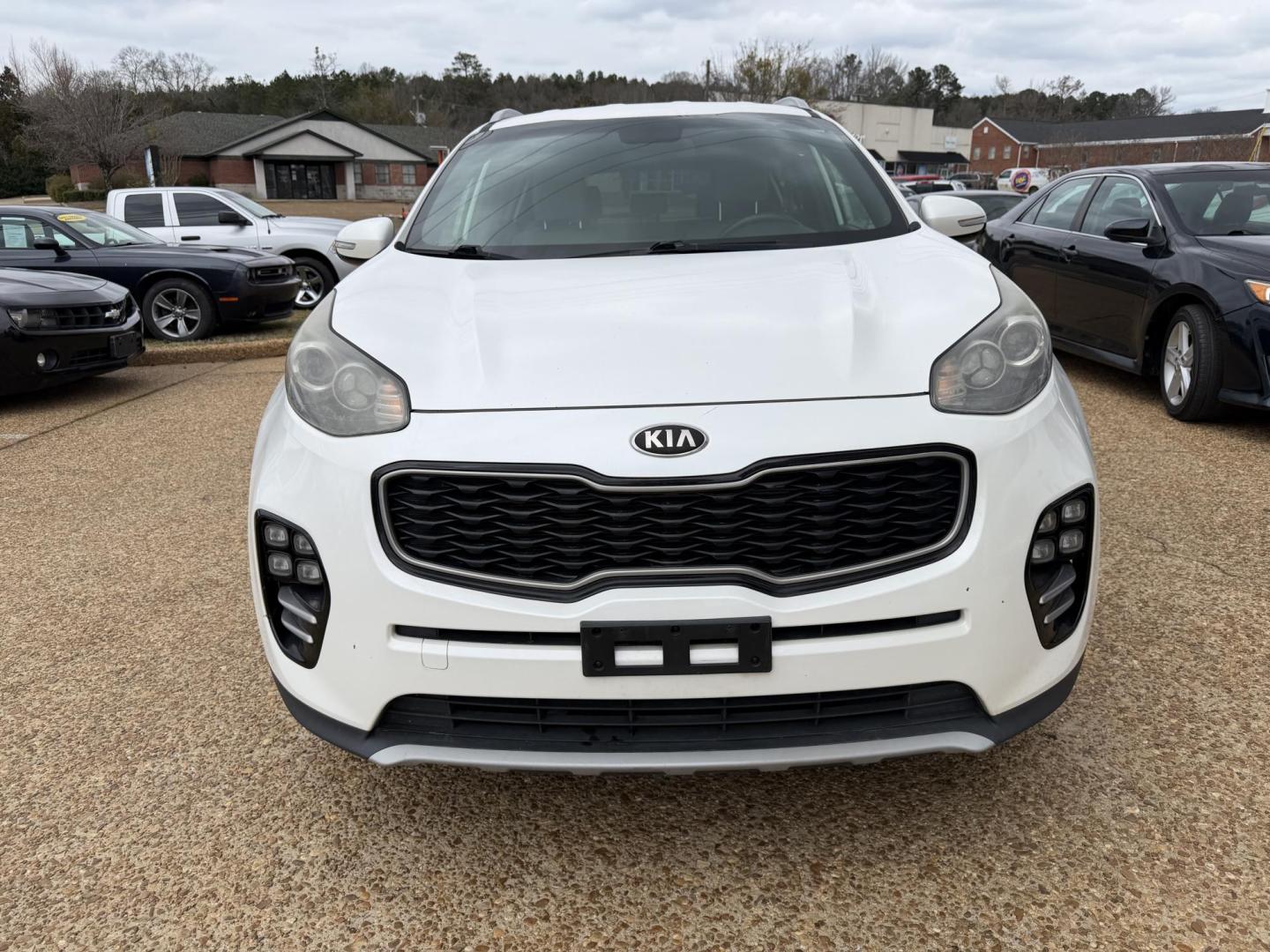 2018 WHITE KIA SPORTAGE EX (KNDPN3AC9J7) , located at 922 W. Beacon St., Philadelphia, MS, 39350, (601) 650-3675, 32.770447, -89.127151 - Photo#1