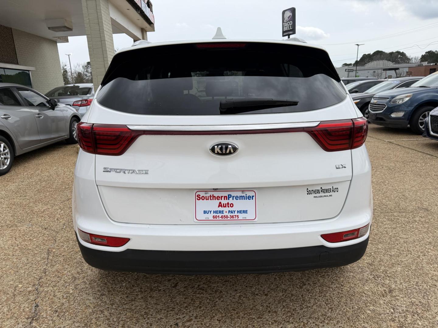 2018 WHITE KIA SPORTAGE EX (KNDPN3AC9J7) , located at 922 W. Beacon St., Philadelphia, MS, 39350, (601) 650-3675, 32.770447, -89.127151 - Photo#4