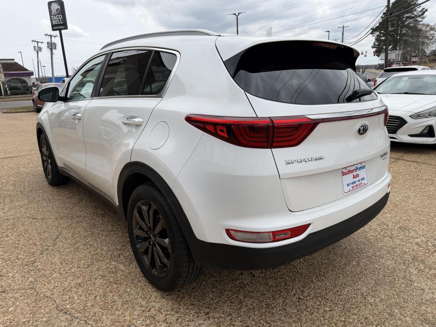 2018 WHITE KIA SPORTAGE EX (KNDPN3AC9J7) , located at 922 W. Beacon St., Philadelphia, MS, 39350, (601) 650-3675, 32.770447, -89.127151 - Photo#3