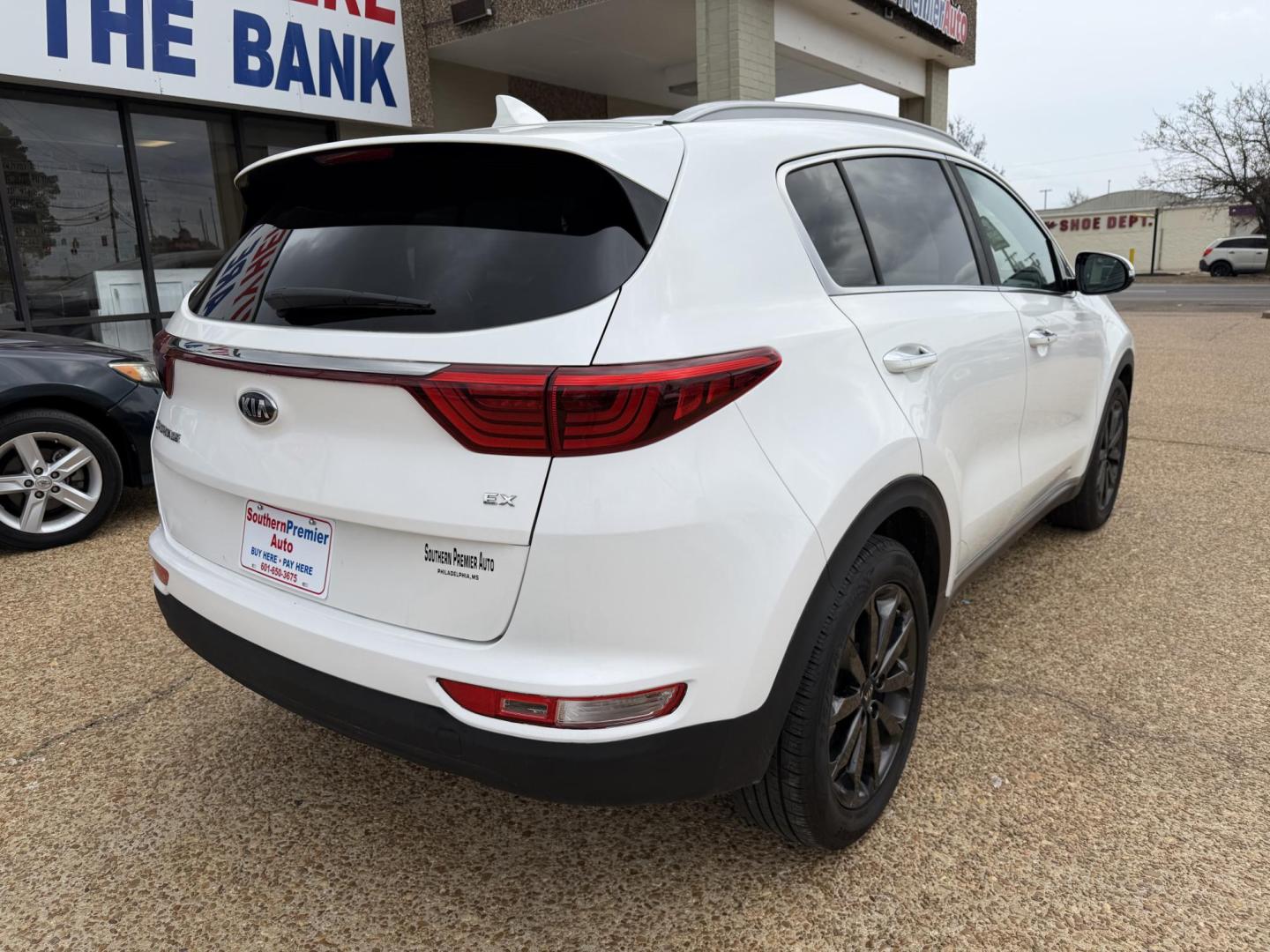 2018 WHITE KIA SPORTAGE EX (KNDPN3AC9J7) , located at 922 W. Beacon St., Philadelphia, MS, 39350, (601) 650-3675, 32.770447, -89.127151 - Photo#5