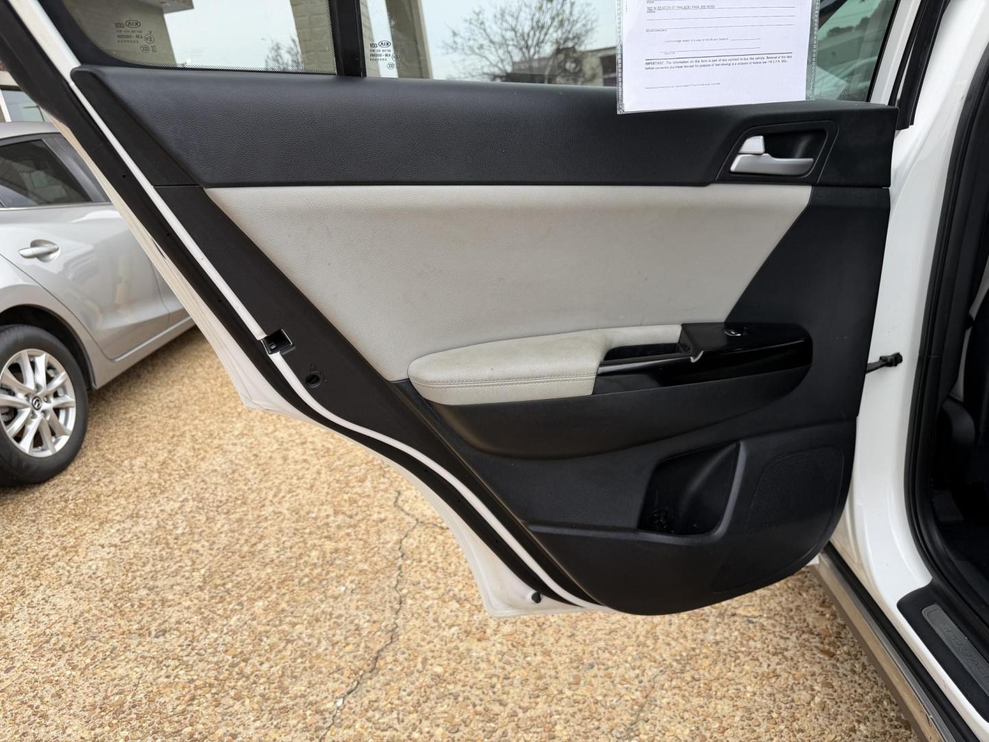 2018 WHITE KIA SPORTAGE EX (KNDPN3AC9J7) , located at 922 W. Beacon St., Philadelphia, MS, 39350, (601) 650-3675, 32.770447, -89.127151 - Photo#12