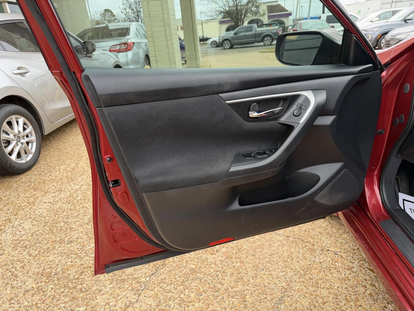 2015 RED NISSAN ALTIMA 2.5 SV (1N4AL3AP9FC) , located at 922 W. Beacon St., Philadelphia, MS, 39350, (601) 650-3675, 32.770447, -89.127151 - Photo#8