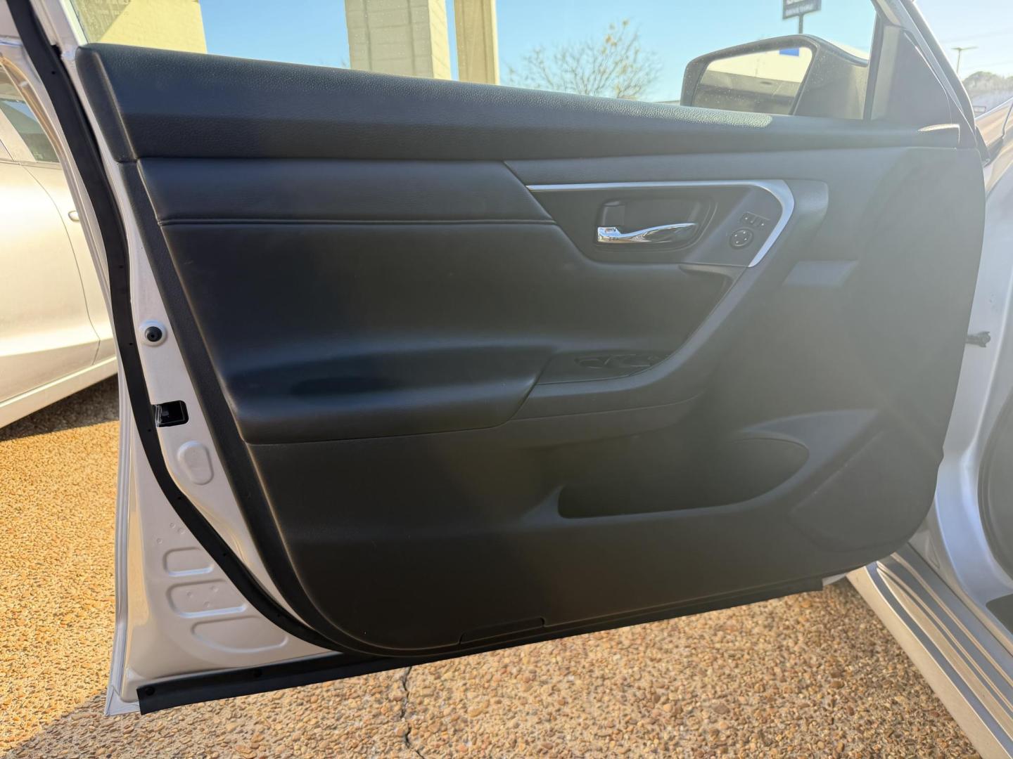 2015 SILVER NISSAN ALTIMA 2.5 S (1N4AL3AP7FC) , located at 922 W. Beacon St., Philadelphia, MS, 39350, (601) 650-3675, 32.770447, -89.127151 - Photo#8