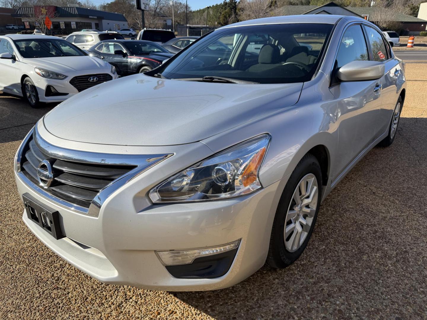 2015 SILVER NISSAN ALTIMA 2.5 S (1N4AL3AP7FC) , located at 922 W. Beacon St., Philadelphia, MS, 39350, (601) 650-3675, 32.770447, -89.127151 - Photo#2