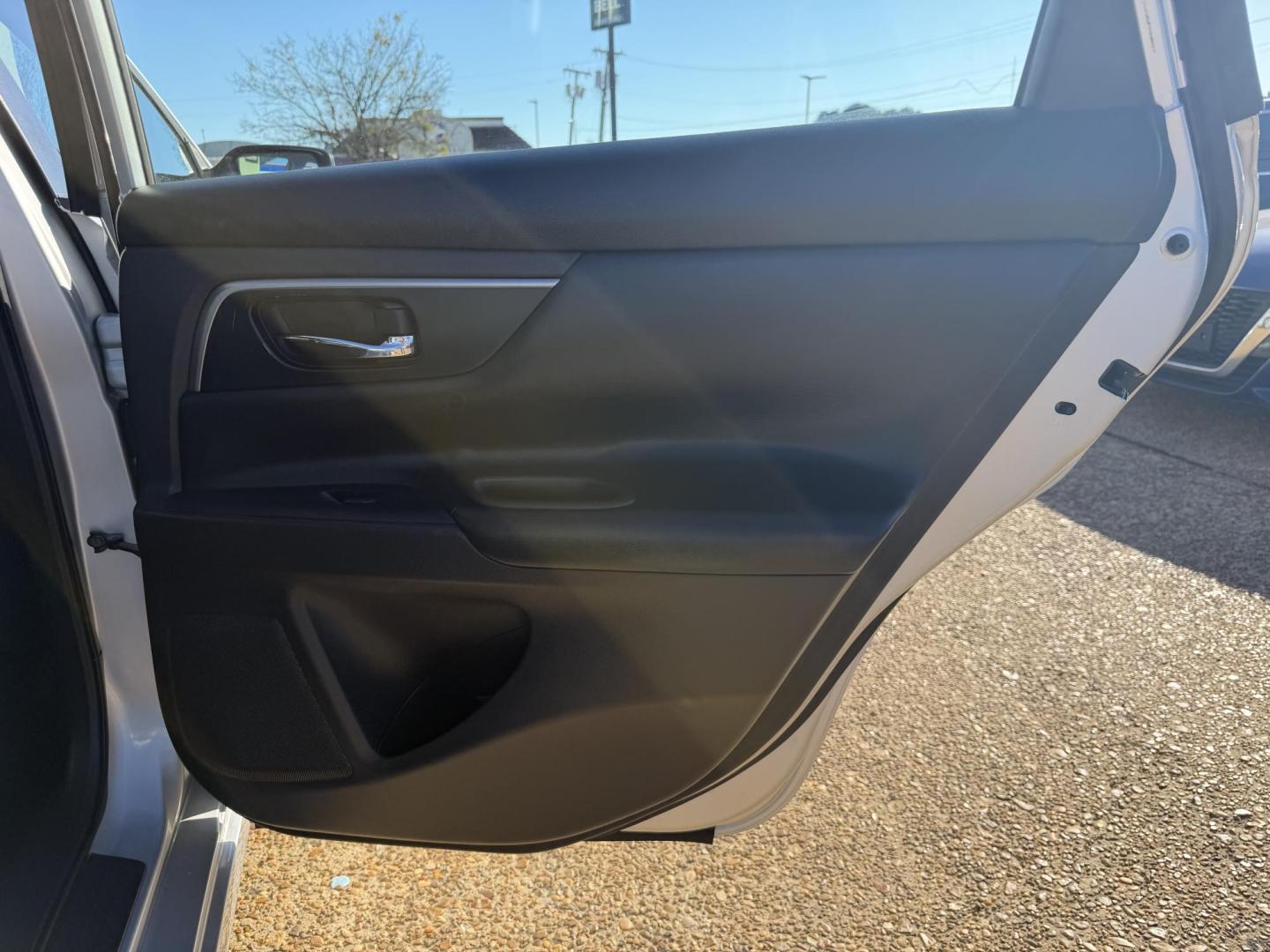 2015 SILVER NISSAN ALTIMA 2.5 S (1N4AL3AP7FC) , located at 922 W. Beacon St., Philadelphia, MS, 39350, (601) 650-3675, 32.770447, -89.127151 - Photo#15