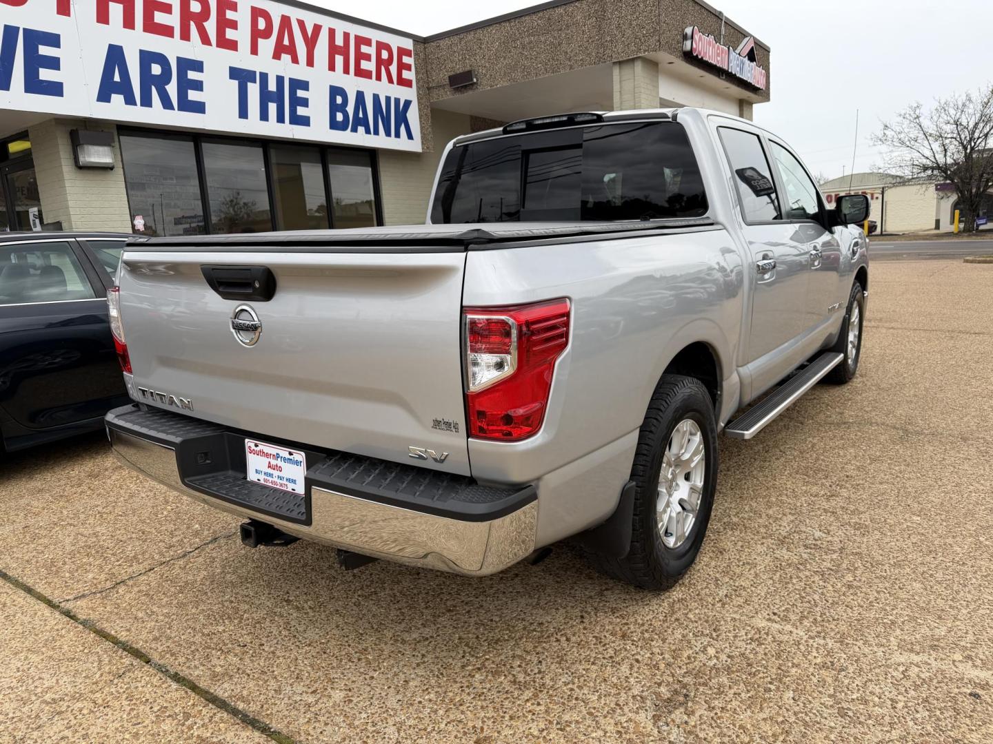 2017 SILVER NISSAN TITAN SV (1N6AA1EK0HN) , located at 922 W. Beacon St., Philadelphia, MS, 39350, (601) 650-3675, 32.770447, -89.127151 - Photo#5