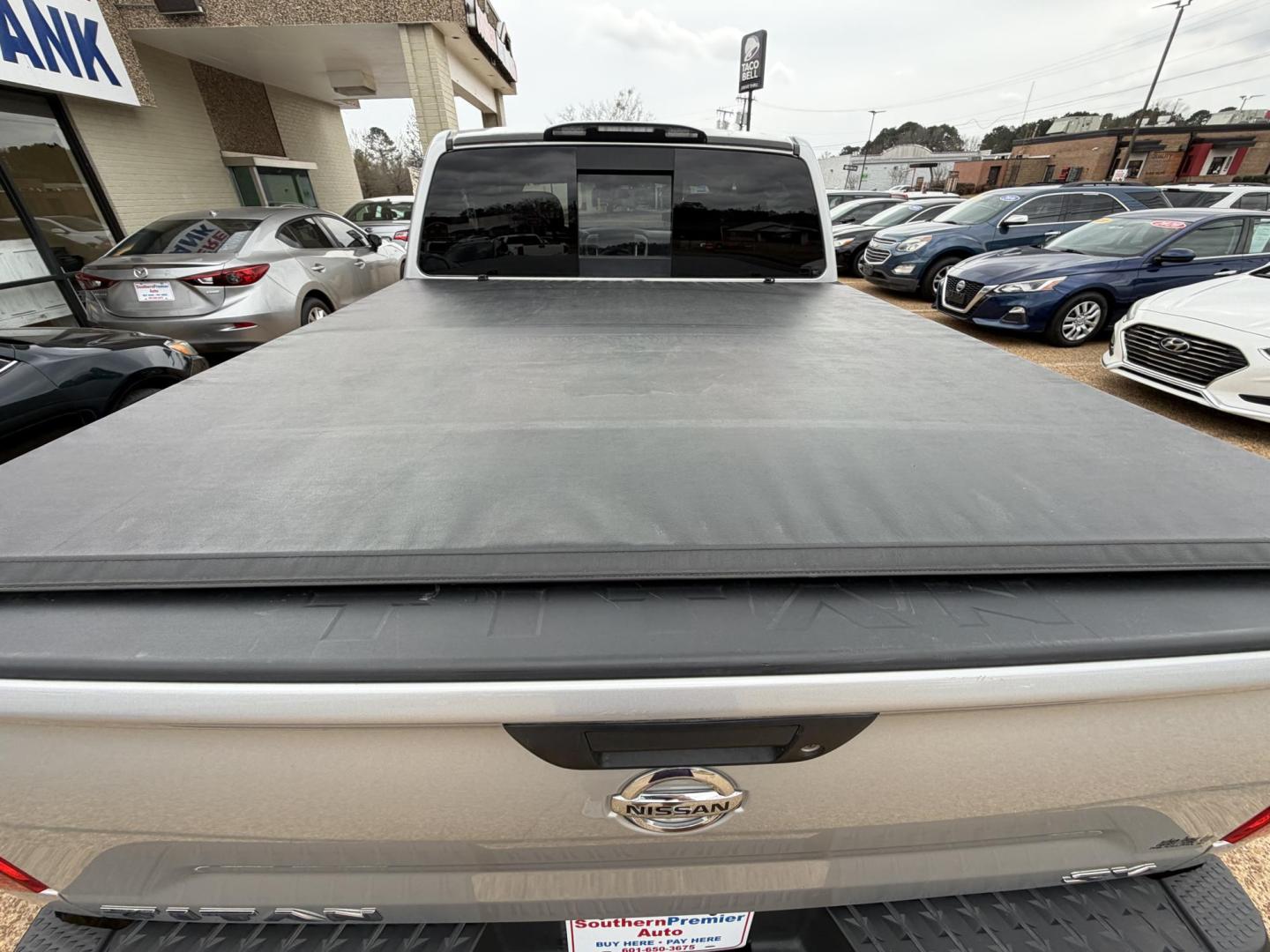 2017 SILVER NISSAN TITAN SV (1N6AA1EK0HN) , located at 922 W. Beacon St., Philadelphia, MS, 39350, (601) 650-3675, 32.770447, -89.127151 - Photo#19