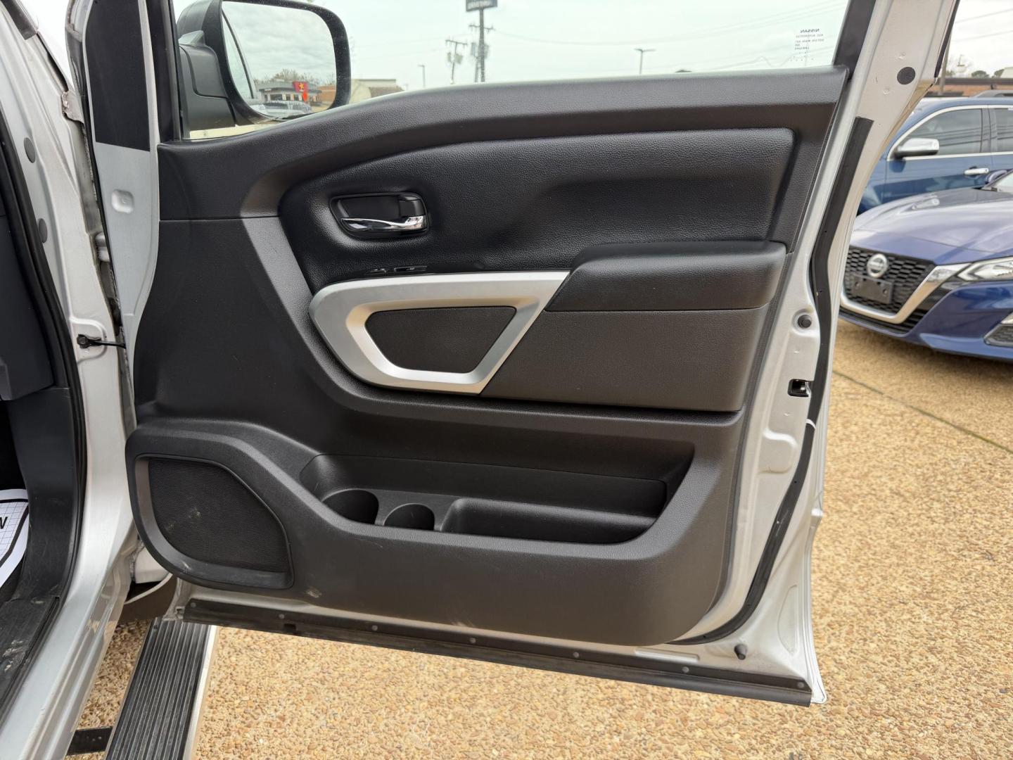 2017 SILVER NISSAN TITAN SV (1N6AA1EK0HN) , located at 922 W. Beacon St., Philadelphia, MS, 39350, (601) 650-3675, 32.770447, -89.127151 - Photo#11