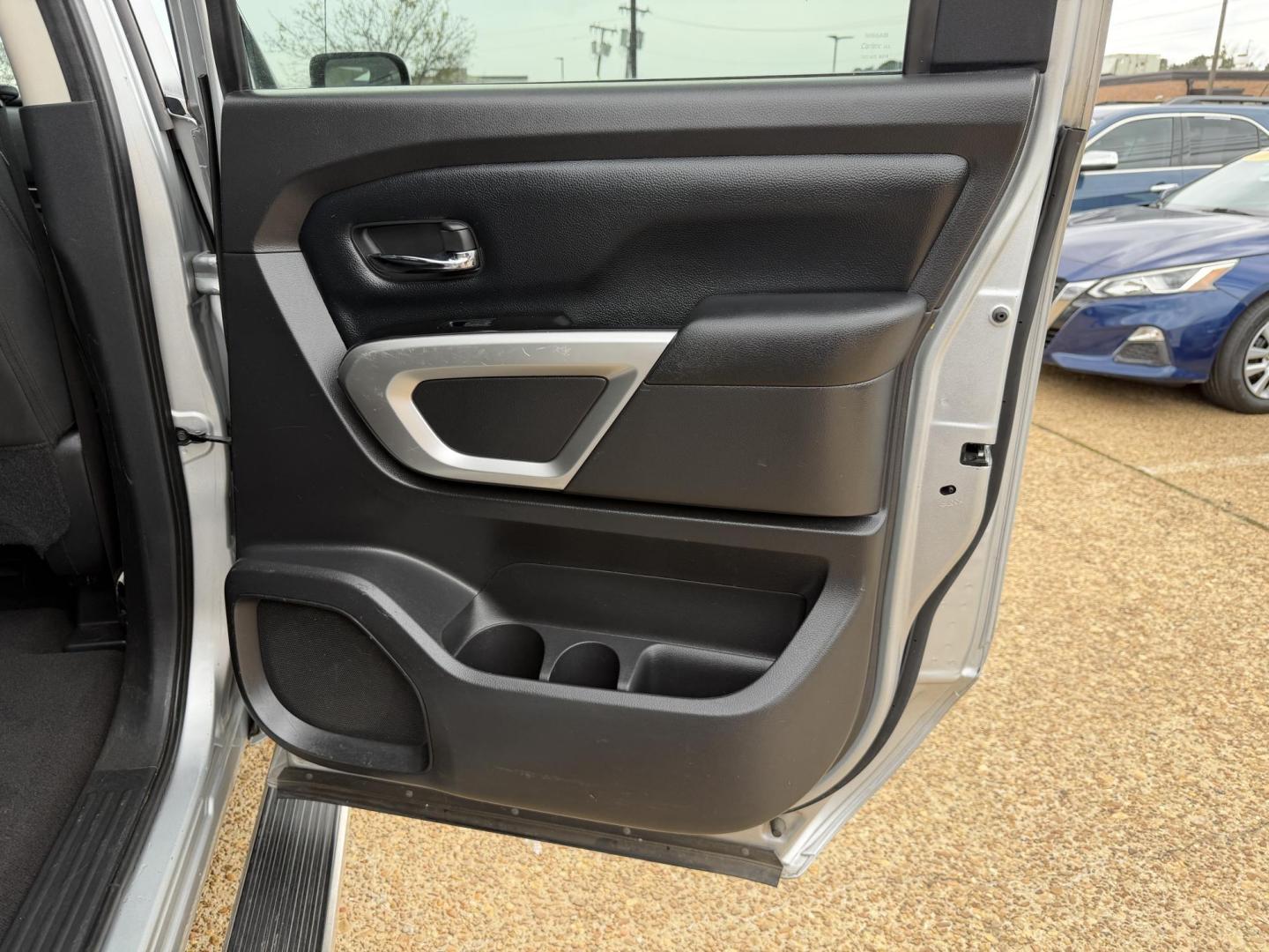 2017 SILVER NISSAN TITAN SV (1N6AA1EK0HN) , located at 922 W. Beacon St., Philadelphia, MS, 39350, (601) 650-3675, 32.770447, -89.127151 - Photo#15