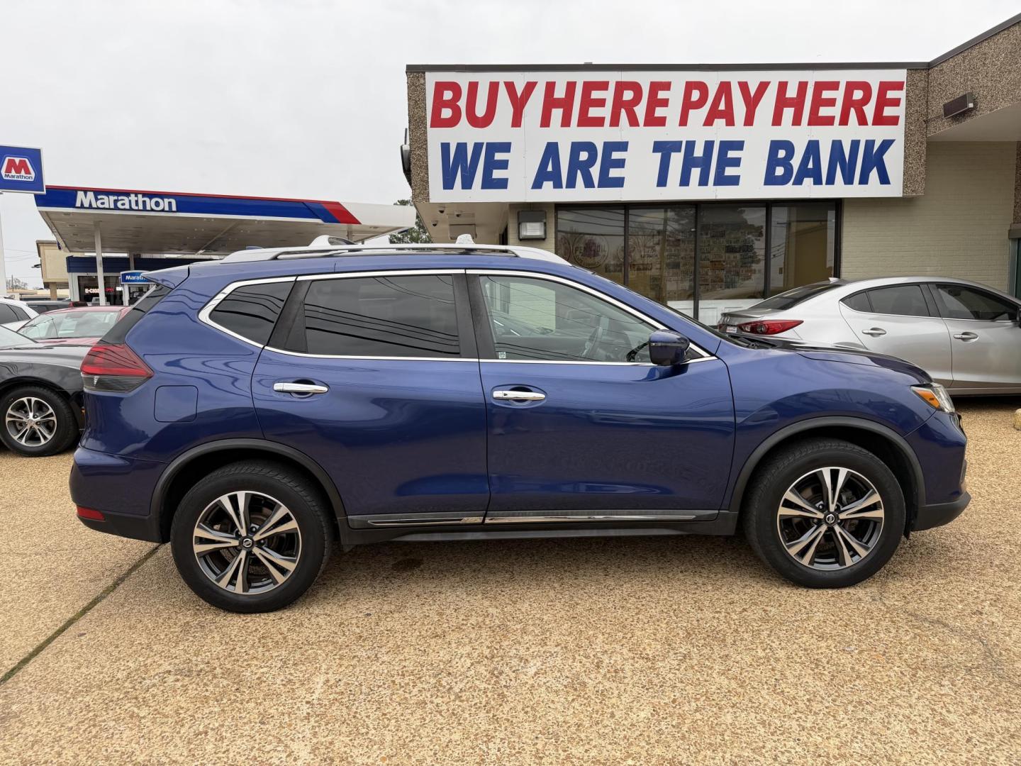 2017 BLUE NISSAN ROGUE SL (5N1AT2MV7HC) , located at 922 W. Beacon St., Philadelphia, MS, 39350, (601) 650-3675, 32.770447, -89.127151 - Photo#6