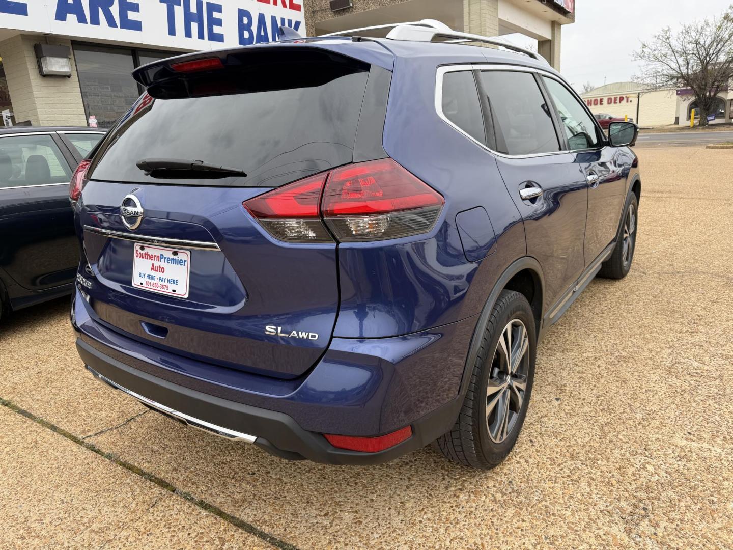 2017 BLUE NISSAN ROGUE SL (5N1AT2MV7HC) , located at 922 W. Beacon St., Philadelphia, MS, 39350, (601) 650-3675, 32.770447, -89.127151 - Photo#5