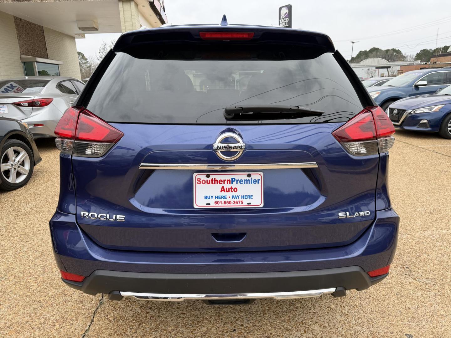 2017 BLUE NISSAN ROGUE SL (5N1AT2MV7HC) , located at 922 W. Beacon St., Philadelphia, MS, 39350, (601) 650-3675, 32.770447, -89.127151 - Photo#4