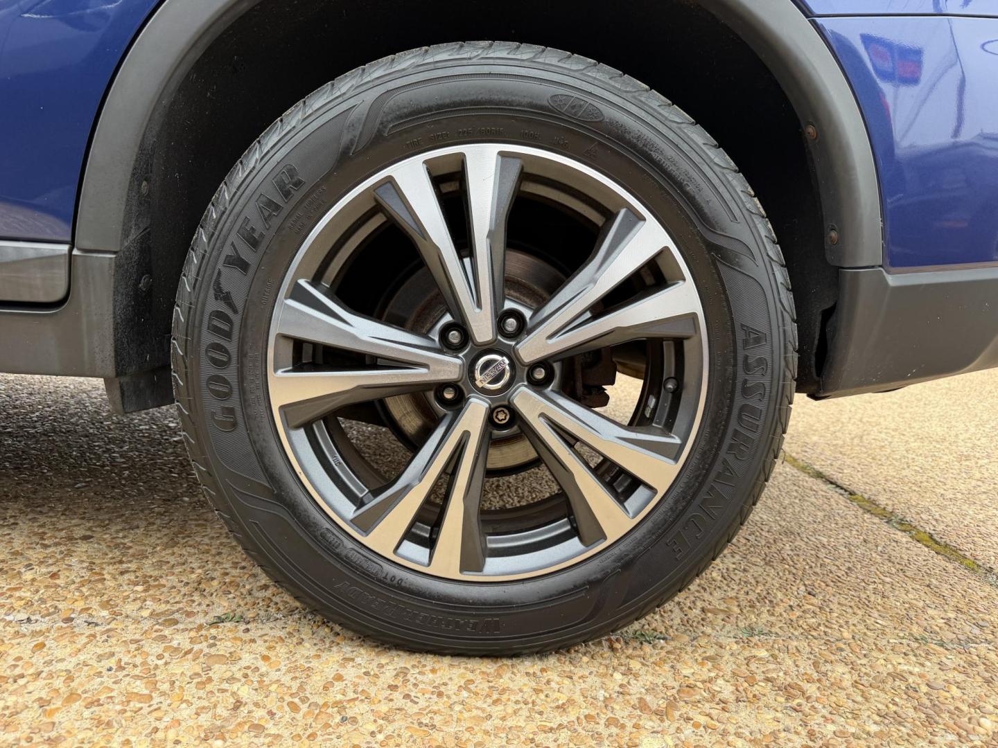 2017 BLUE NISSAN ROGUE SL (5N1AT2MV7HC) , located at 922 W. Beacon St., Philadelphia, MS, 39350, (601) 650-3675, 32.770447, -89.127151 - Photo#7