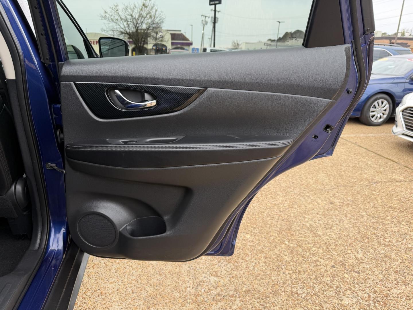 2017 BLUE NISSAN ROGUE SL (5N1AT2MV7HC) , located at 922 W. Beacon St., Philadelphia, MS, 39350, (601) 650-3675, 32.770447, -89.127151 - Photo#15