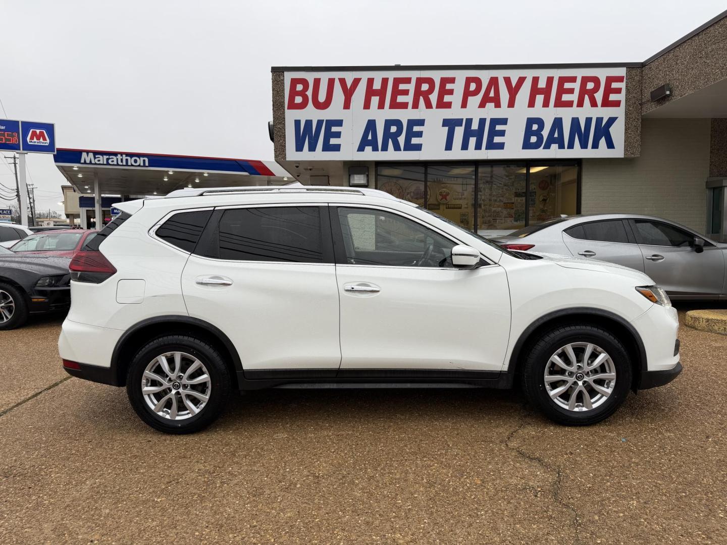 2020 WHITE NISSAN ROGUE SV (KNMAT2MT7LP) , located at 922 W. Beacon St., Philadelphia, MS, 39350, (601) 650-3675, 32.770447, -89.127151 - Photo#6