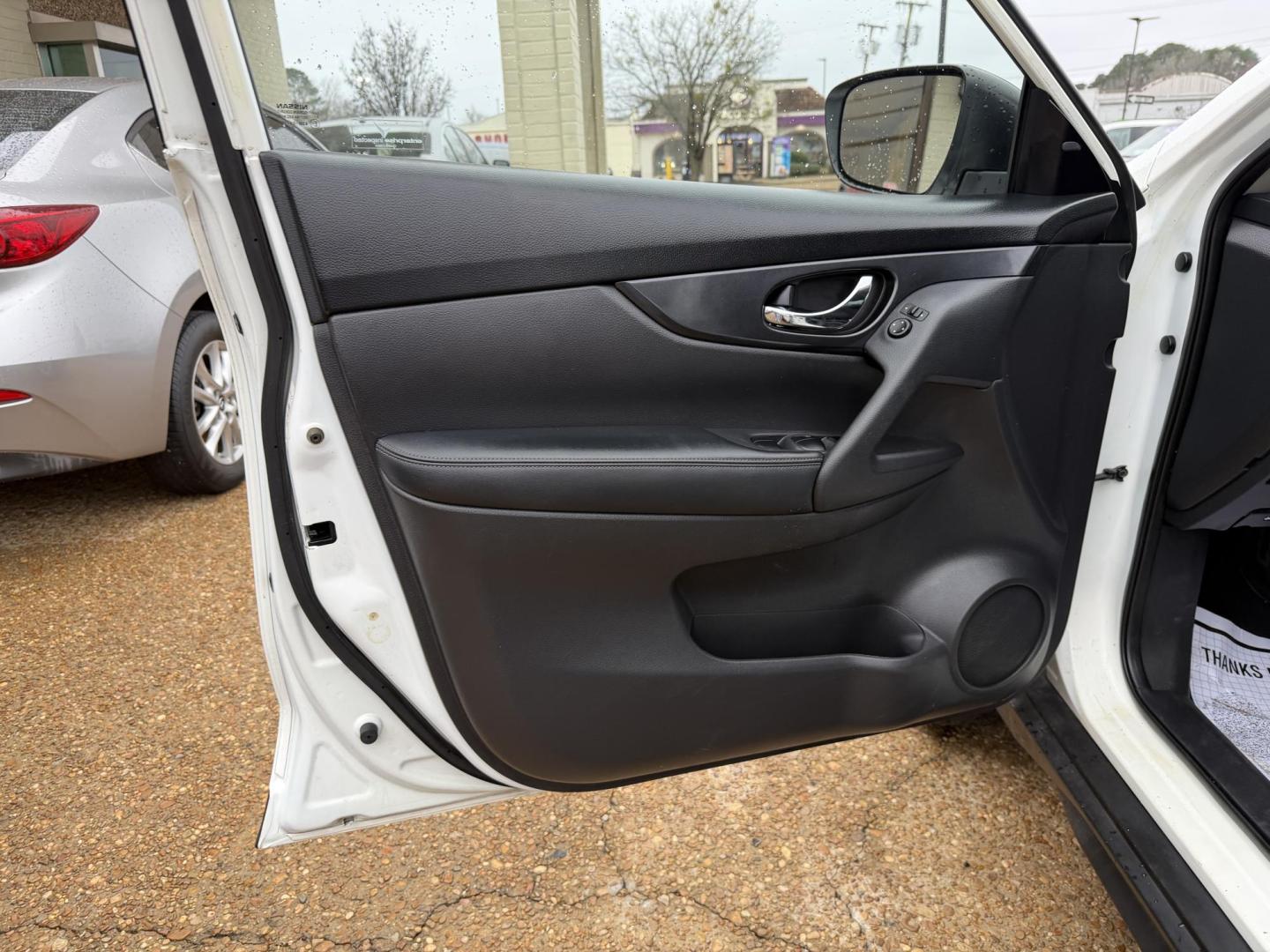 2020 WHITE NISSAN ROGUE SV (KNMAT2MT7LP) , located at 922 W. Beacon St., Philadelphia, MS, 39350, (601) 650-3675, 32.770447, -89.127151 - Photo#8