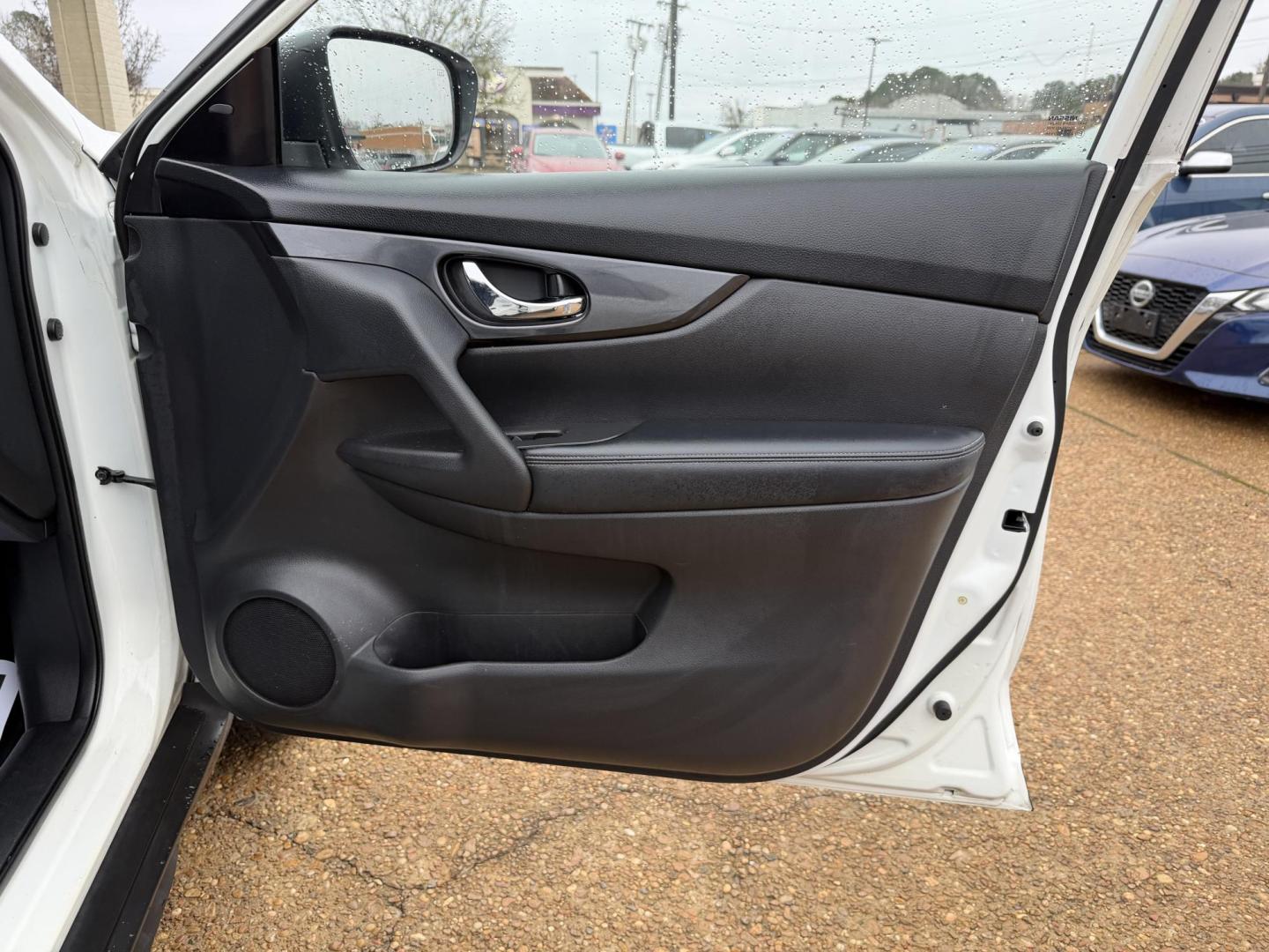 2020 WHITE NISSAN ROGUE SV (KNMAT2MT7LP) , located at 922 W. Beacon St., Philadelphia, MS, 39350, (601) 650-3675, 32.770447, -89.127151 - Photo#11