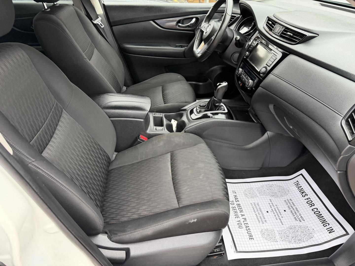 2020 WHITE NISSAN ROGUE SV (KNMAT2MT7LP) , located at 922 W. Beacon St., Philadelphia, MS, 39350, (601) 650-3675, 32.770447, -89.127151 - Photo#10