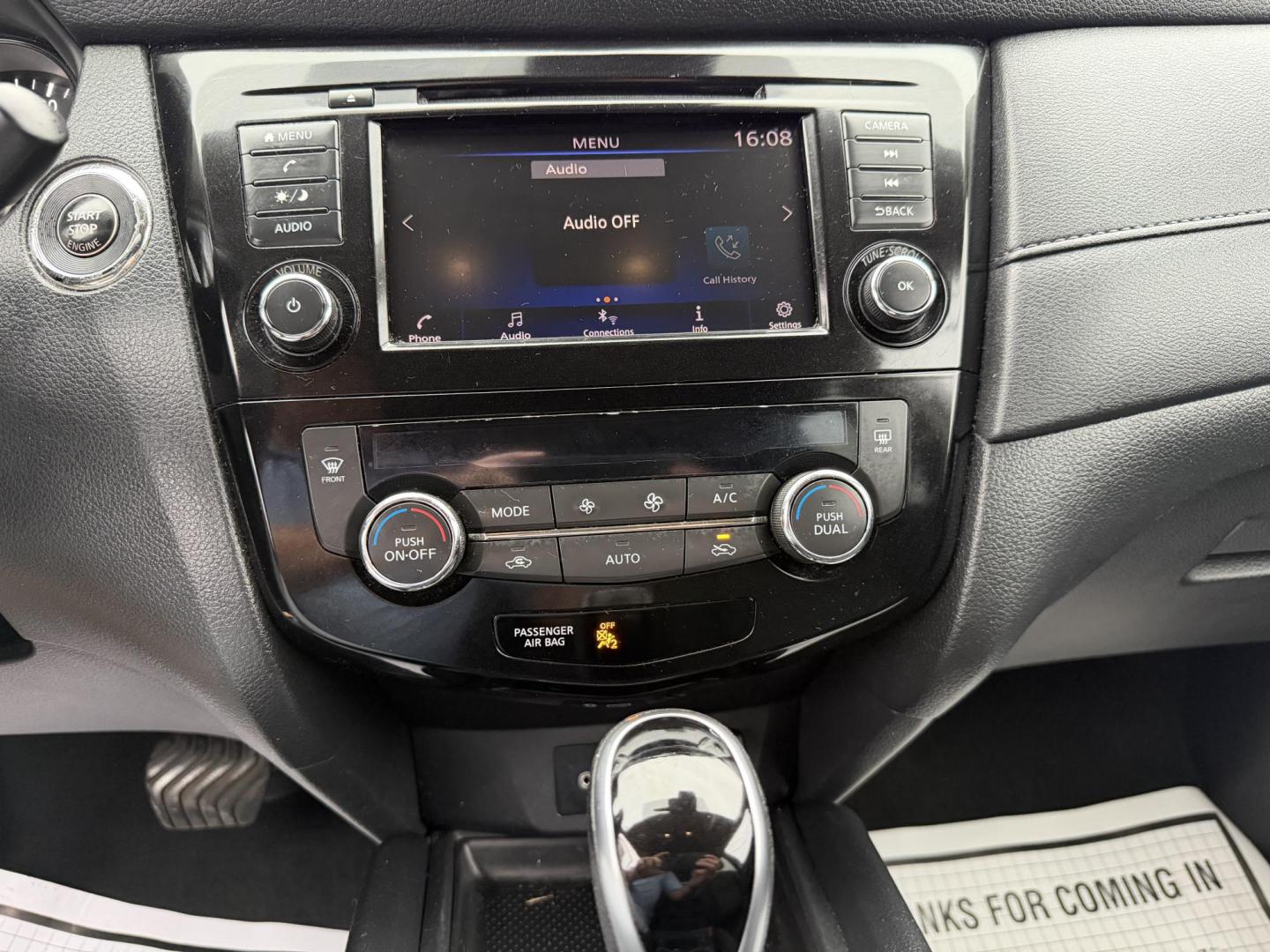 2020 WHITE NISSAN ROGUE SV (KNMAT2MT7LP) , located at 922 W. Beacon St., Philadelphia, MS, 39350, (601) 650-3675, 32.770447, -89.127151 - Photo#17