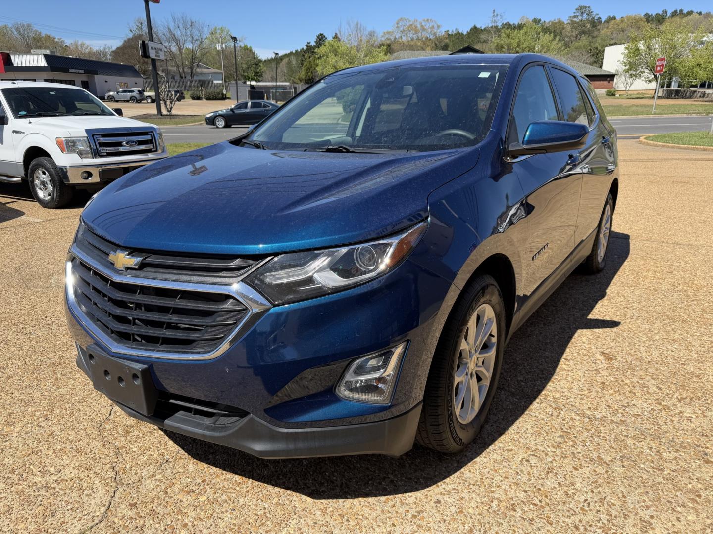 2020 BLUE CHEVROLET EQUINOX LT (1LT) (2GNAXKEV8L6) , located at 922 W. Beacon St., Philadelphia, MS, 39350, (601) 650-3675, 32.770447, -89.127151 - Photo#2