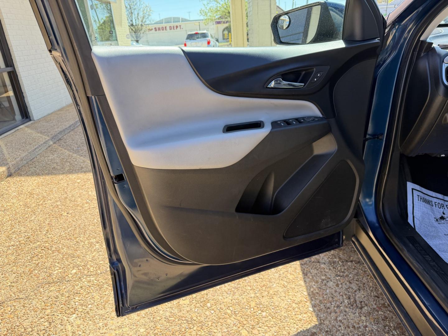 2020 BLUE CHEVROLET EQUINOX LT (1LT) (2GNAXKEV8L6) , located at 922 W. Beacon St., Philadelphia, MS, 39350, (601) 650-3675, 32.770447, -89.127151 - Photo#8