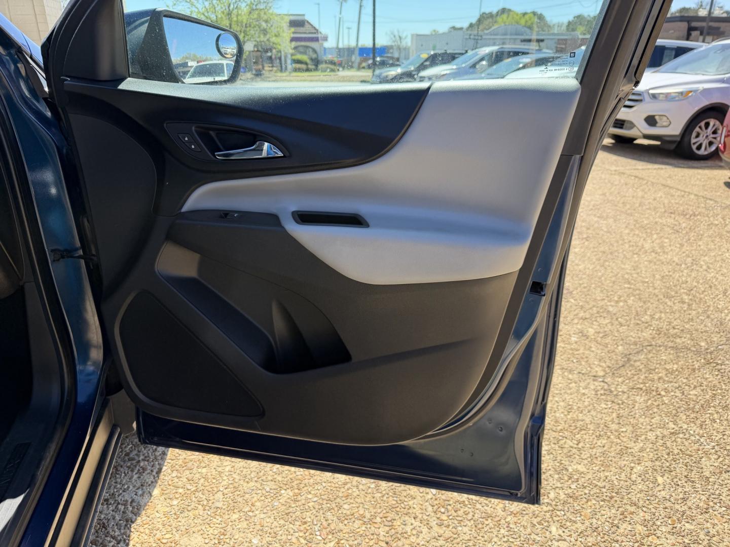 2020 BLUE CHEVROLET EQUINOX LT (1LT) (2GNAXKEV8L6) , located at 922 W. Beacon St., Philadelphia, MS, 39350, (601) 650-3675, 32.770447, -89.127151 - Photo#11