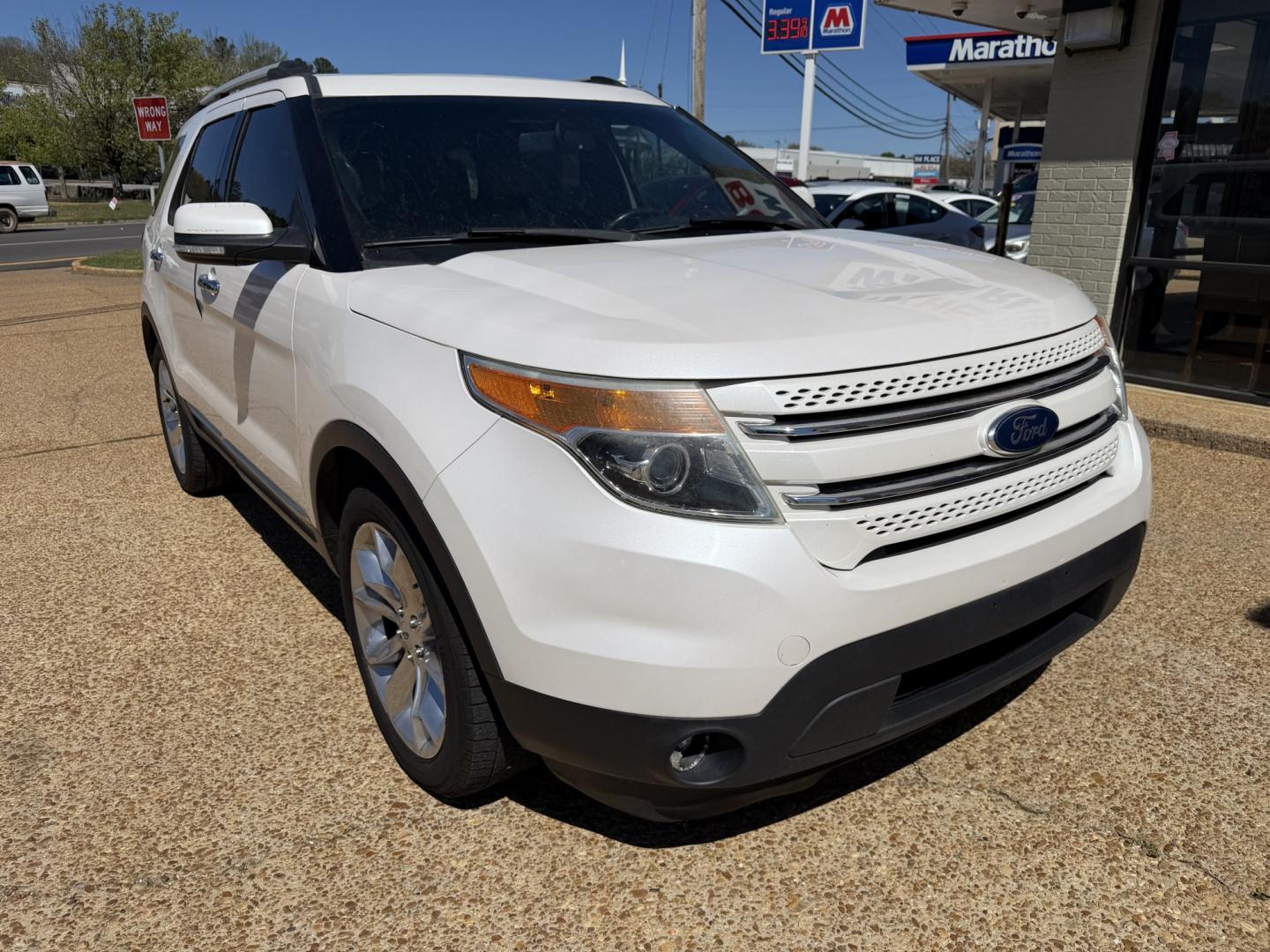 2015 WHITE FORD EXPLORER LIMITED (1FM5K7F83FG) , located at 922 W. Beacon St., Philadelphia, MS, 39350, (601) 650-3675, 32.770447, -89.127151 - Photo#0