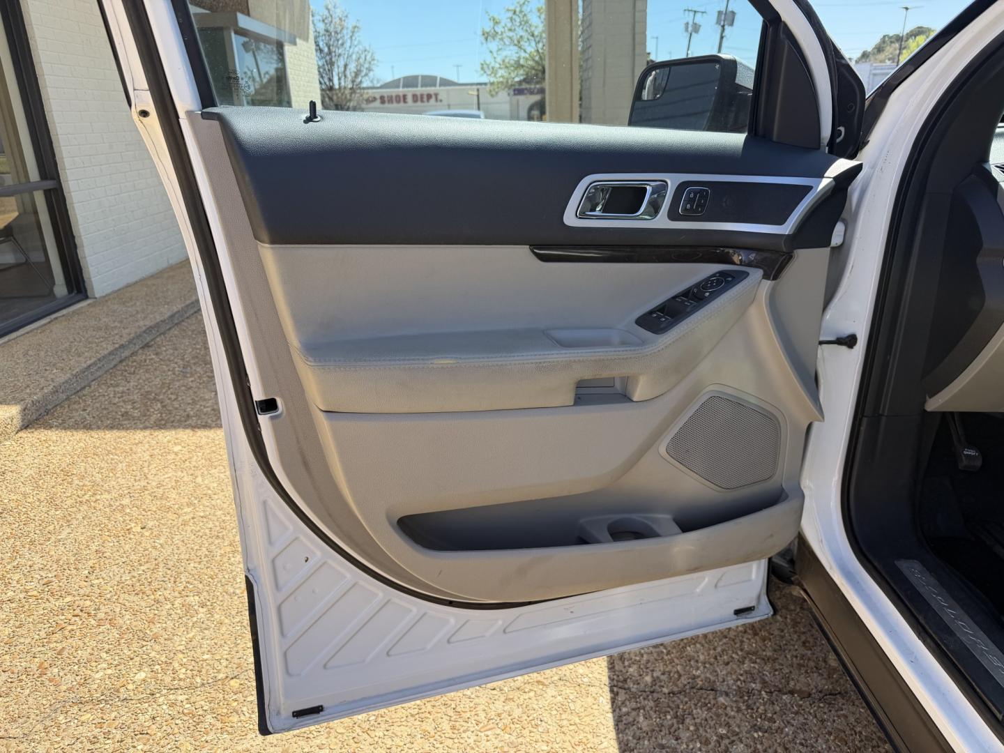 2015 WHITE FORD EXPLORER LIMITED (1FM5K7F83FG) , located at 922 W. Beacon St., Philadelphia, MS, 39350, (601) 650-3675, 32.770447, -89.127151 - Photo#8