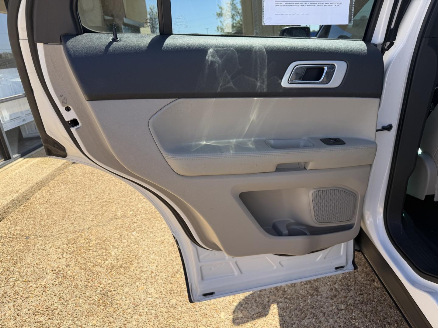 2015 WHITE FORD EXPLORER LIMITED (1FM5K7F83FG) , located at 922 W. Beacon St., Philadelphia, MS, 39350, (601) 650-3675, 32.770447, -89.127151 - Photo#12