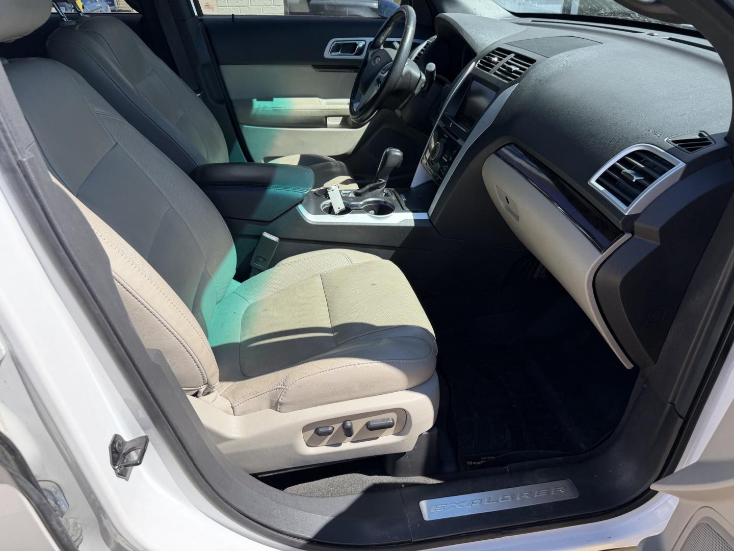 2015 WHITE FORD EXPLORER LIMITED (1FM5K7F83FG) , located at 922 W. Beacon St., Philadelphia, MS, 39350, (601) 650-3675, 32.770447, -89.127151 - Photo#10