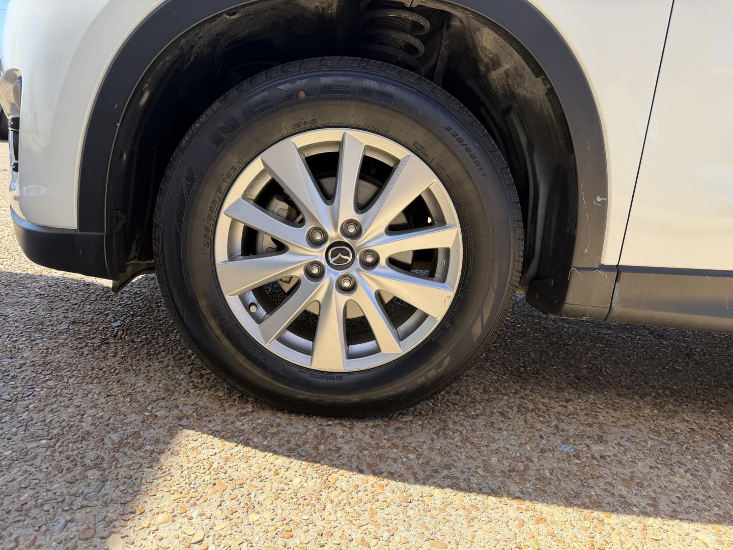 2016 WHITE MAZDA CX-5 TOURING (JM3KE2CY9G0) , located at 922 W. Beacon St., Philadelphia, MS, 39350, (601) 650-3675, 32.770447, -89.127151 - Photo#7