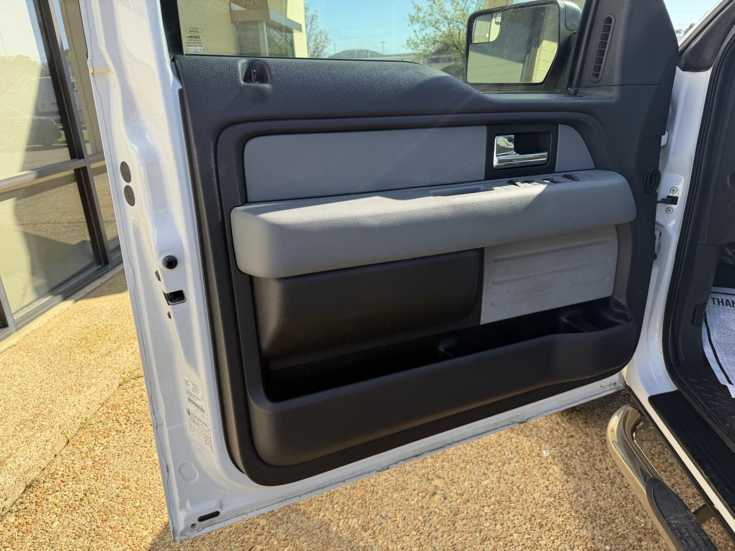 2013 WHITE FORD F-150 XLT (1FTFW1EF0DF) , located at 922 W. Beacon St., Philadelphia, MS, 39350, (601) 650-3675, 32.770447, -89.127151 - Photo#8