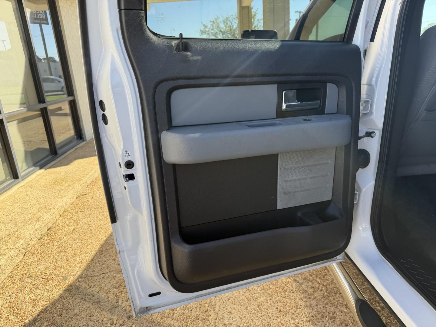 2013 WHITE FORD F-150 XLT (1FTFW1EF0DF) , located at 922 W. Beacon St., Philadelphia, MS, 39350, (601) 650-3675, 32.770447, -89.127151 - Photo#12