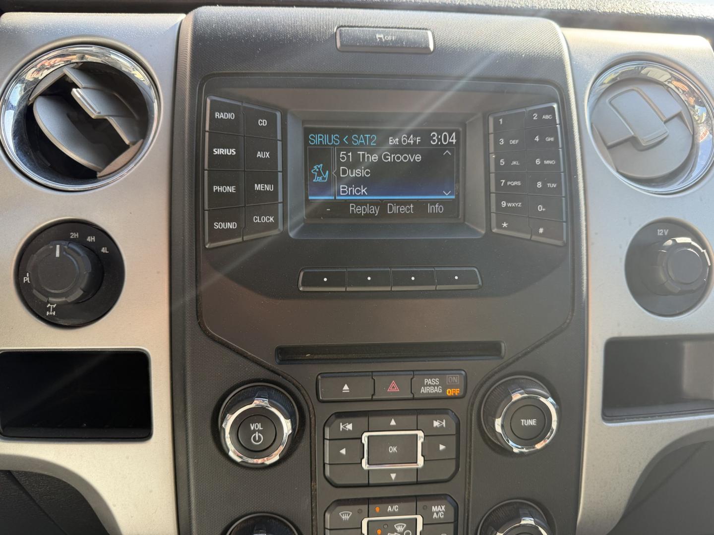 2013 WHITE FORD F-150 XLT (1FTFW1EF0DF) , located at 922 W. Beacon St., Philadelphia, MS, 39350, (601) 650-3675, 32.770447, -89.127151 - Photo#17