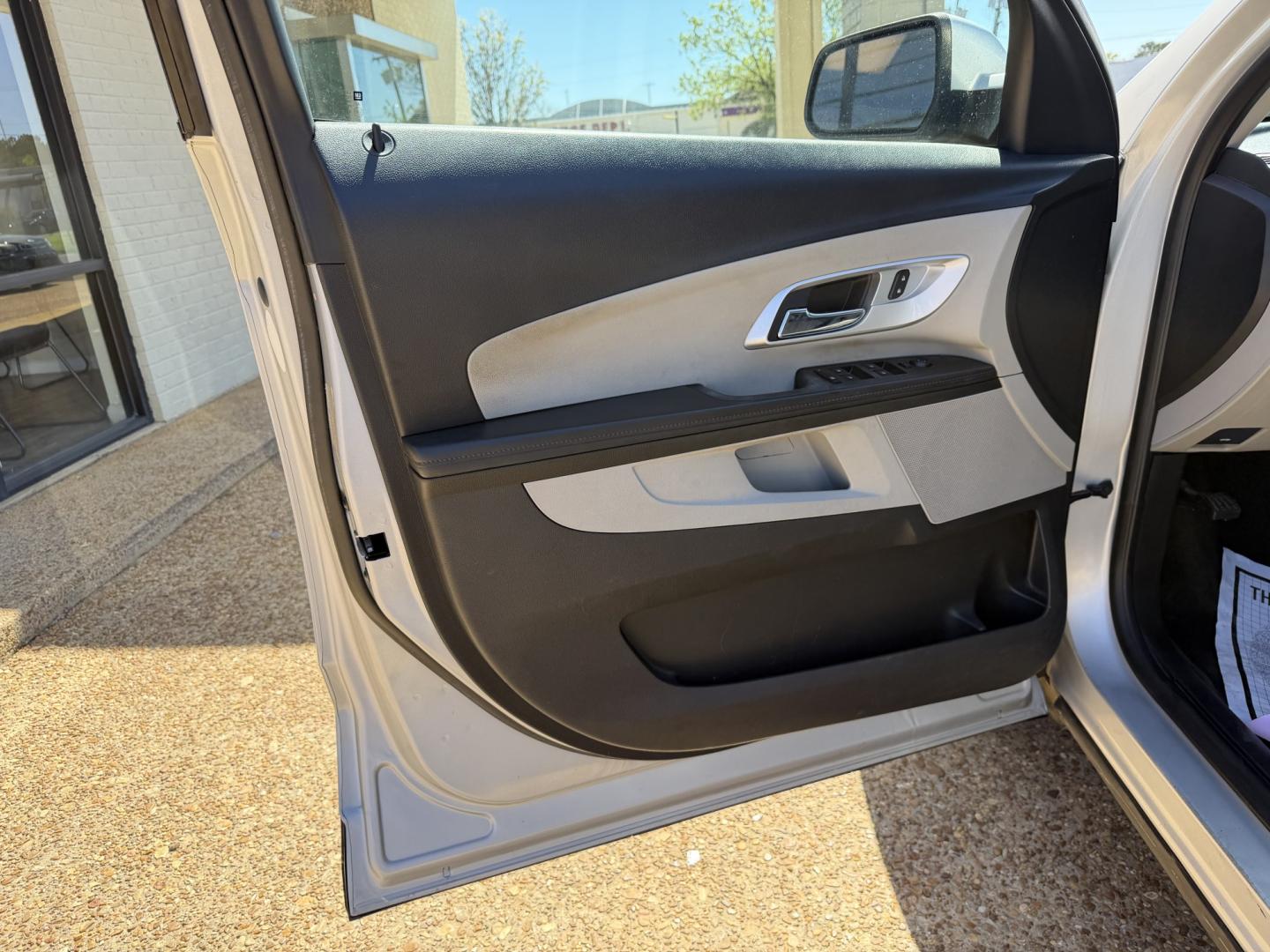 2015 SILVER CHEVROLET EQUINOX 1LT (2GNALBEK7F6) , located at 922 W. Beacon St., Philadelphia, MS, 39350, (601) 650-3675, 32.770447, -89.127151 - Photo#8