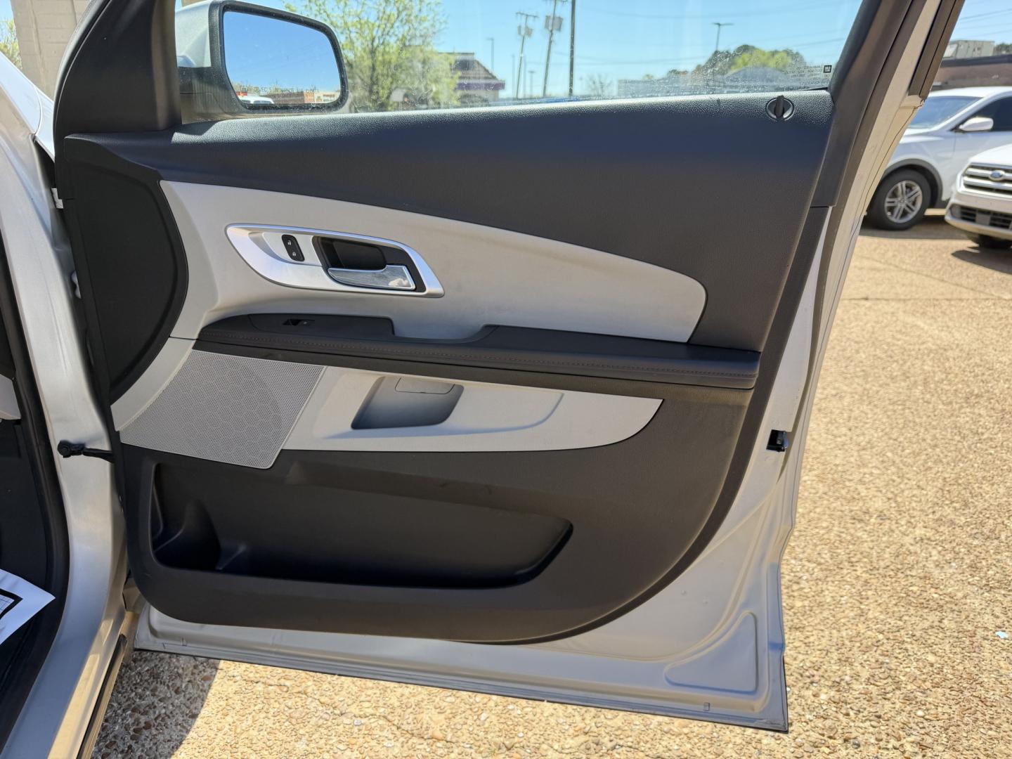 2015 SILVER CHEVROLET EQUINOX 1LT (2GNALBEK7F6) , located at 922 W. Beacon St., Philadelphia, MS, 39350, (601) 650-3675, 32.770447, -89.127151 - Photo#11