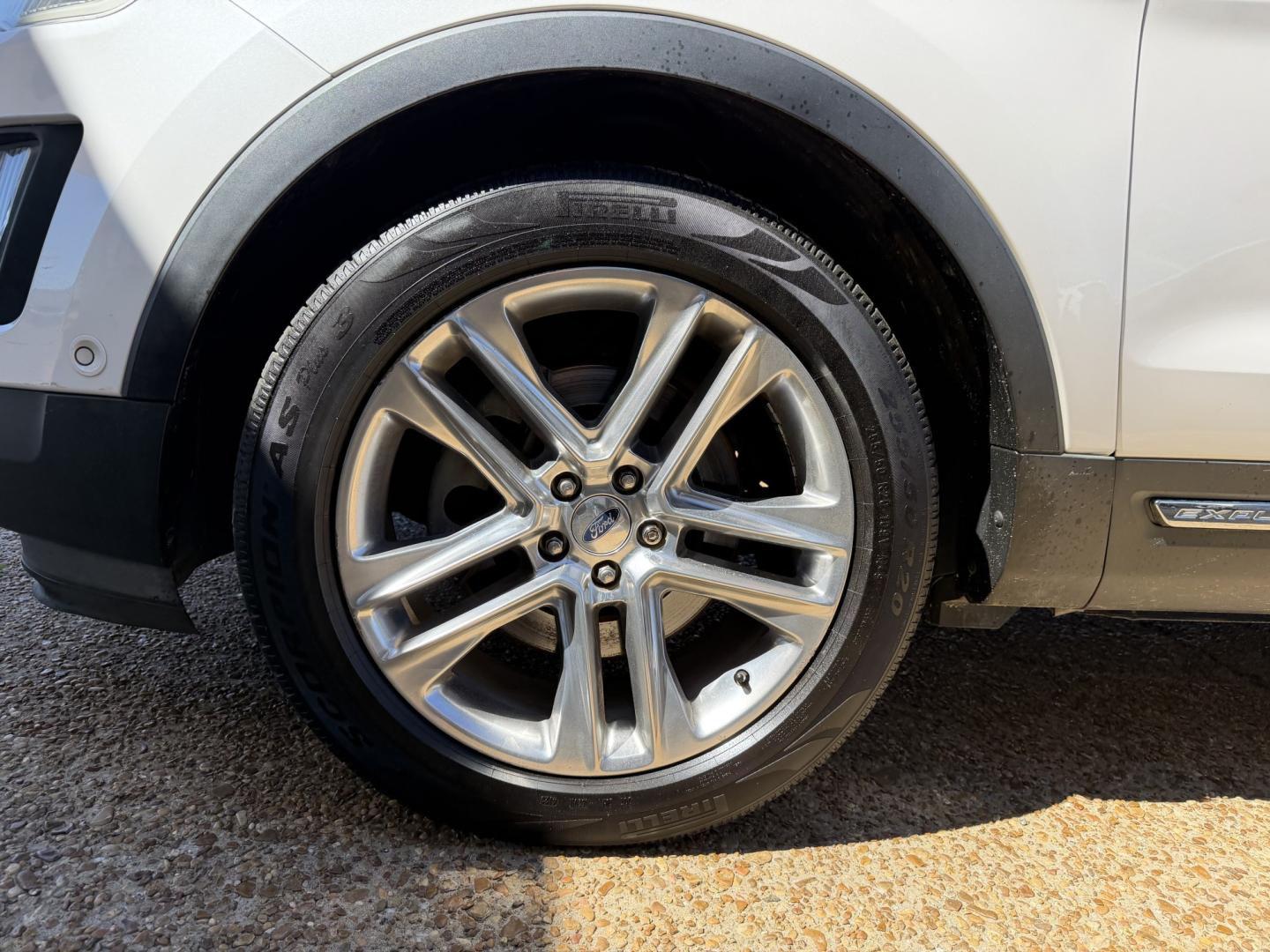 2016 WHITE FORD EXPLORER LIMITED (1FM5K7F87GG) , located at 922 W. Beacon St., Philadelphia, MS, 39350, (601) 650-3675, 32.770447, -89.127151 - Photo#7