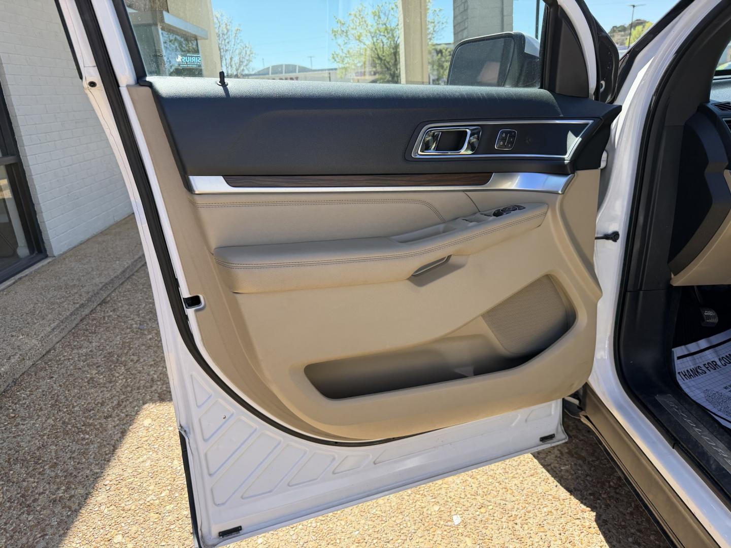 2016 WHITE FORD EXPLORER LIMITED (1FM5K7F87GG) , located at 922 W. Beacon St., Philadelphia, MS, 39350, (601) 650-3675, 32.770447, -89.127151 - Photo#8