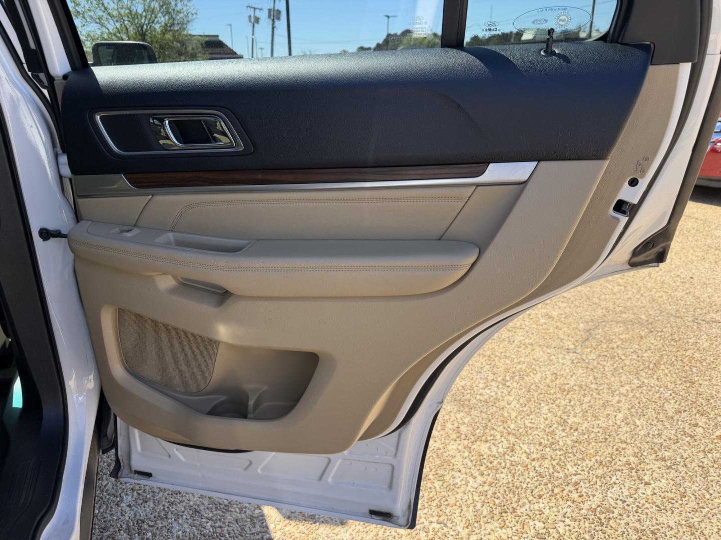 2016 WHITE FORD EXPLORER LIMITED (1FM5K7F87GG) , located at 922 W. Beacon St., Philadelphia, MS, 39350, (601) 650-3675, 32.770447, -89.127151 - Photo#15