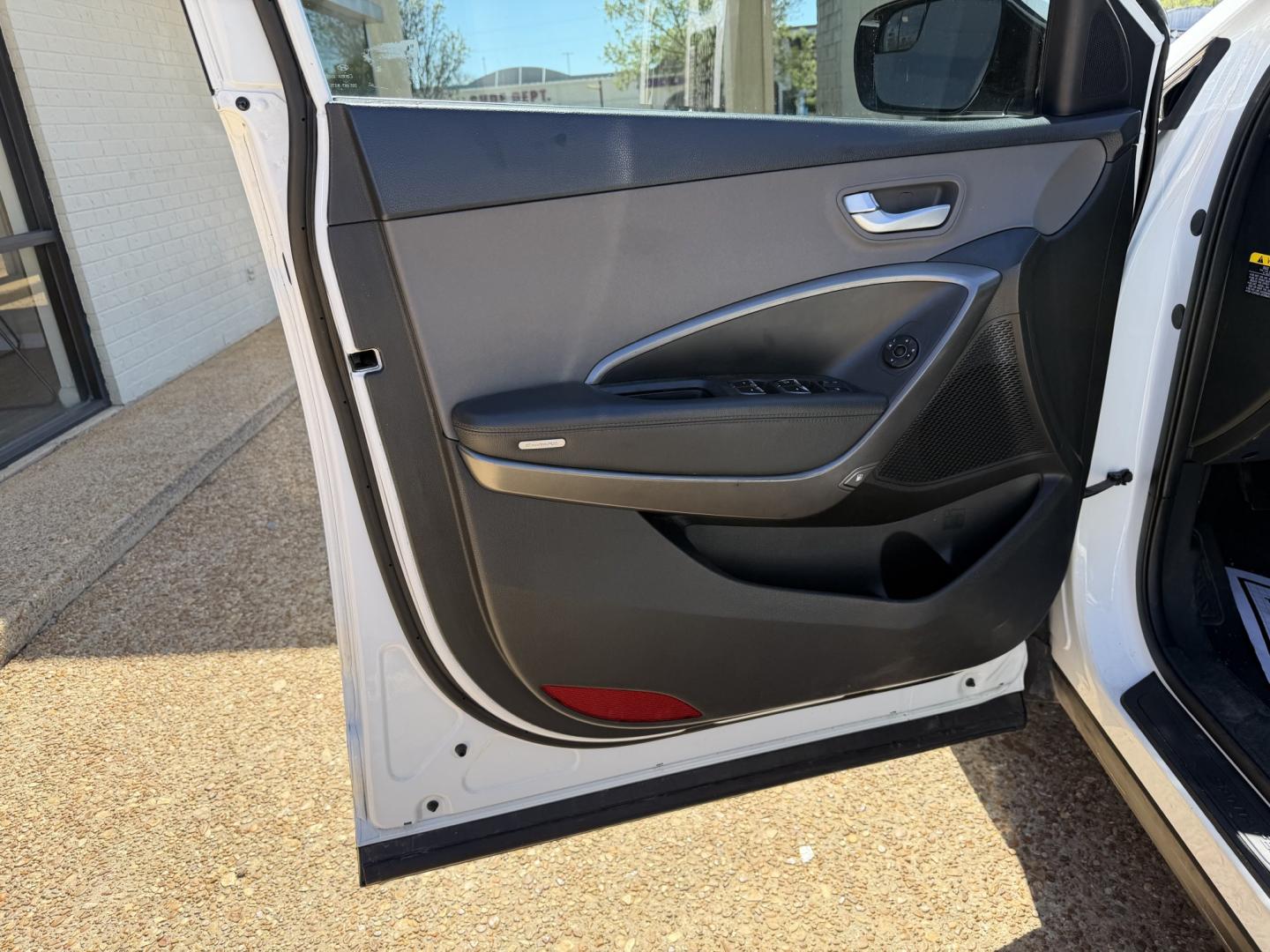 2018 WHITE HYUNDAI SANTA FE SPORT (5XYZT3LB1JG) , located at 922 W. Beacon St., Philadelphia, MS, 39350, (601) 650-3675, 32.770447, -89.127151 - Photo#8