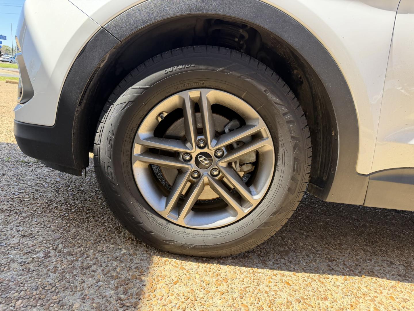 2018 WHITE HYUNDAI SANTA FE SPORT (5XYZT3LB1JG) , located at 922 W. Beacon St., Philadelphia, MS, 39350, (601) 650-3675, 32.770447, -89.127151 - Photo#7