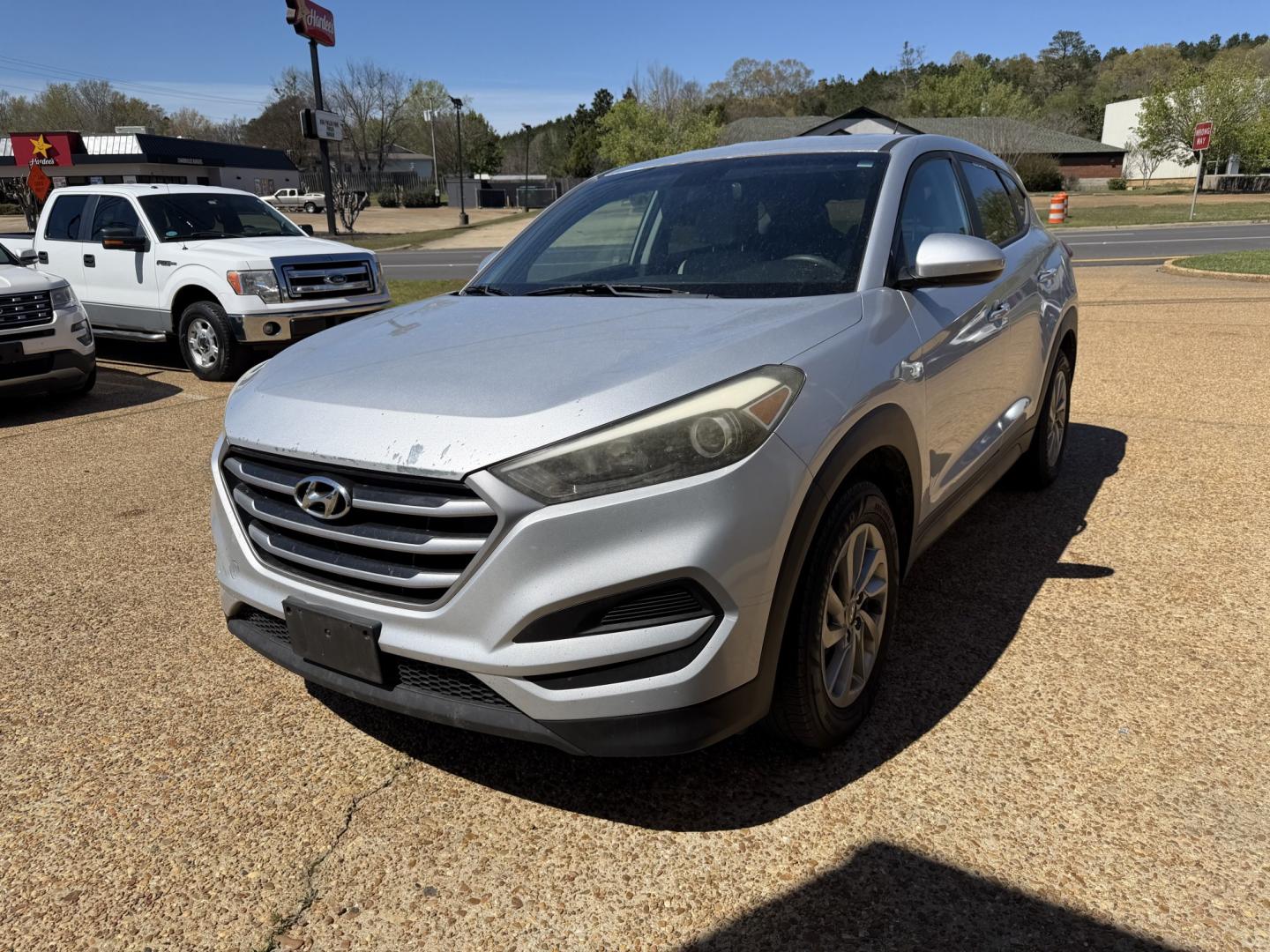 2017 SILVER HYUNDAI TUCSON SE (KM8J23A41HU) , located at 922 W. Beacon St., Philadelphia, MS, 39350, (601) 650-3675, 32.770447, -89.127151- Photo#2