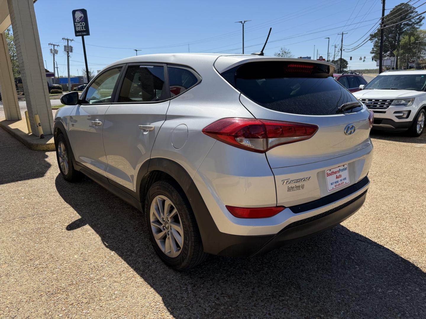 2017 SILVER HYUNDAI TUCSON SE (KM8J23A41HU) , located at 922 W. Beacon St., Philadelphia, MS, 39350, (601) 650-3675, 32.770447, -89.127151- Photo#3