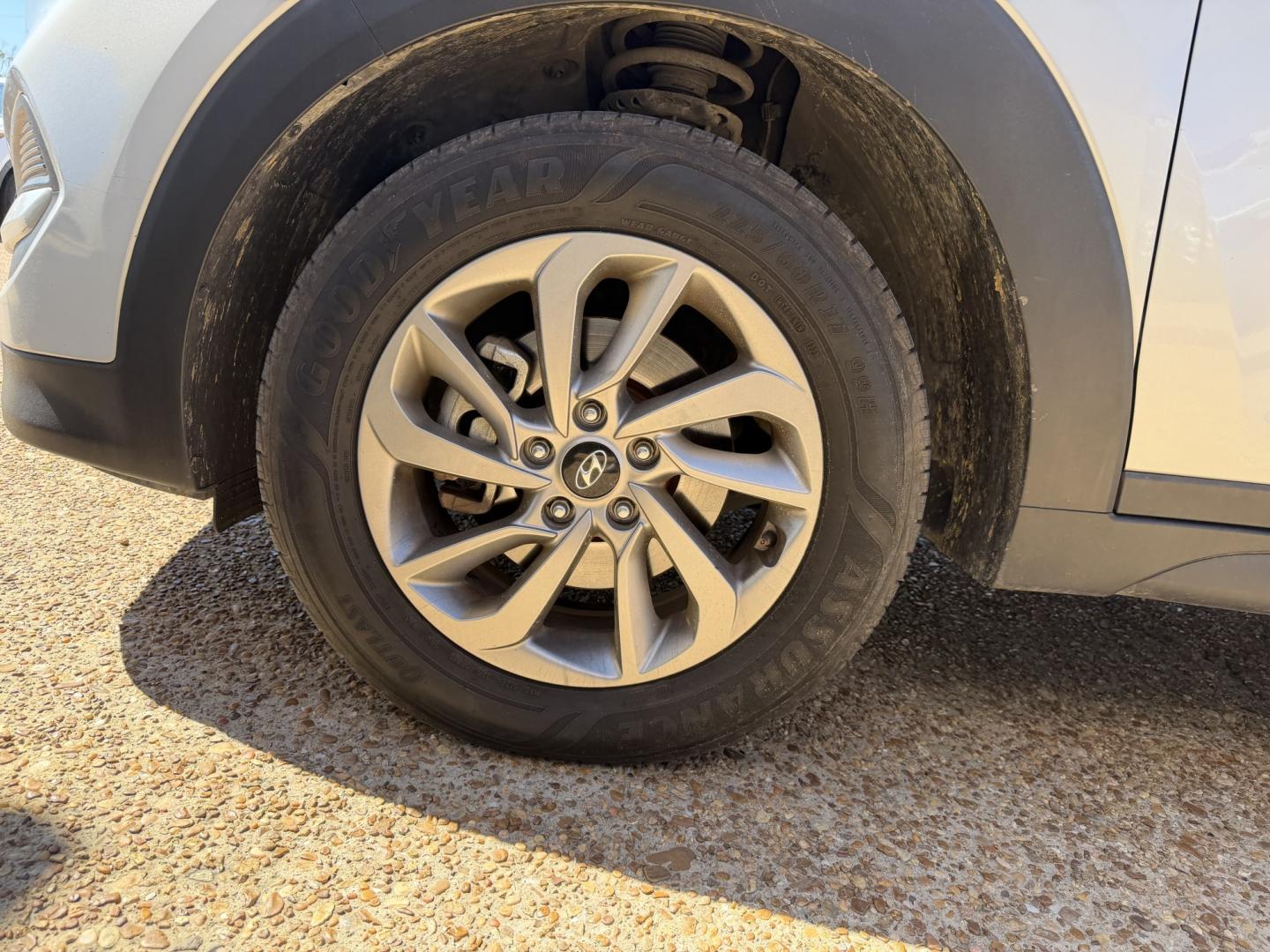 2017 SILVER HYUNDAI TUCSON SE (KM8J23A41HU) , located at 922 W. Beacon St., Philadelphia, MS, 39350, (601) 650-3675, 32.770447, -89.127151- Photo#7