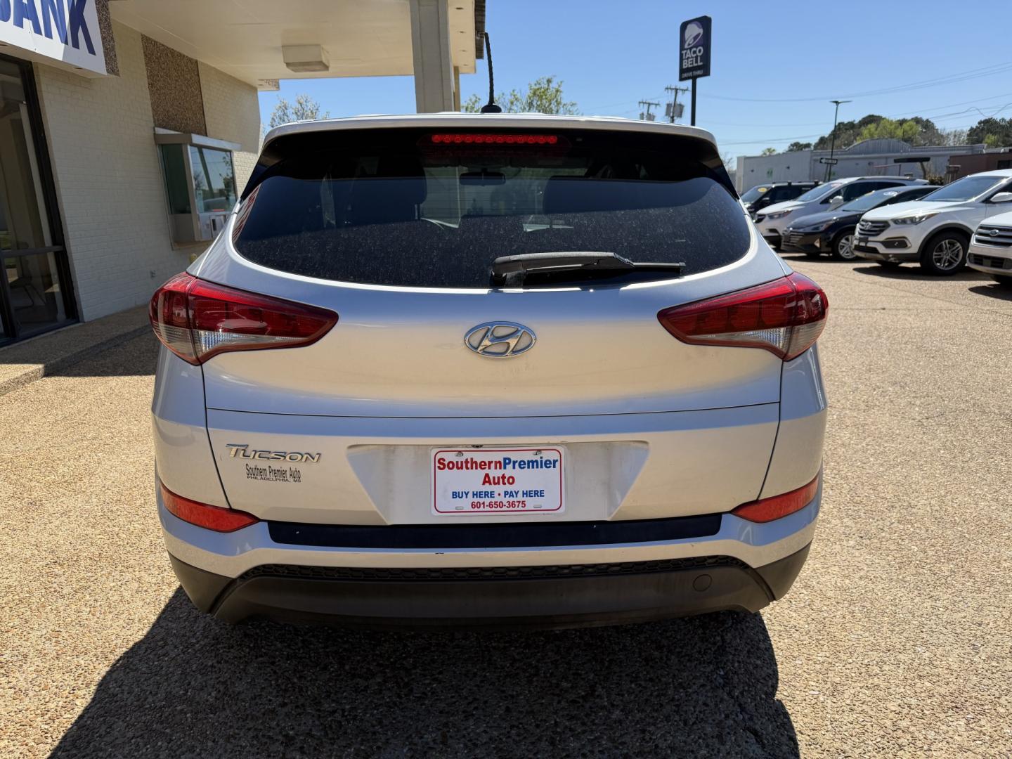 2017 SILVER HYUNDAI TUCSON SE (KM8J23A41HU) , located at 922 W. Beacon St., Philadelphia, MS, 39350, (601) 650-3675, 32.770447, -89.127151- Photo#4