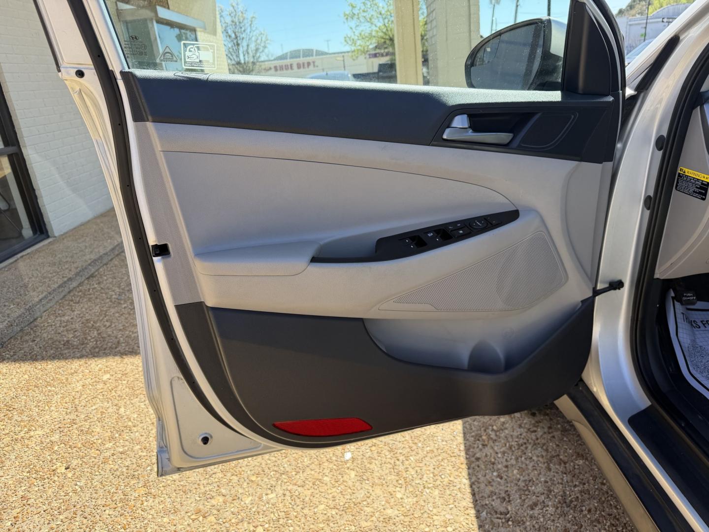 2017 SILVER HYUNDAI TUCSON SE (KM8J23A41HU) , located at 922 W. Beacon St., Philadelphia, MS, 39350, (601) 650-3675, 32.770447, -89.127151- Photo#8