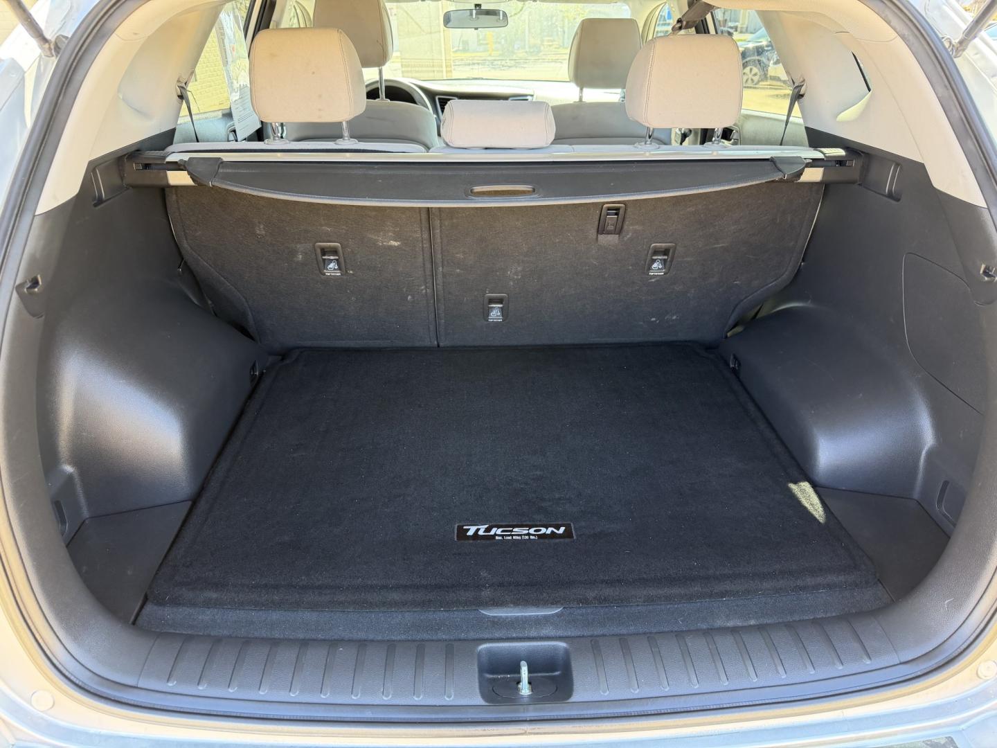 2017 SILVER HYUNDAI TUCSON SE (KM8J23A41HU) , located at 922 W. Beacon St., Philadelphia, MS, 39350, (601) 650-3675, 32.770447, -89.127151- Photo#19