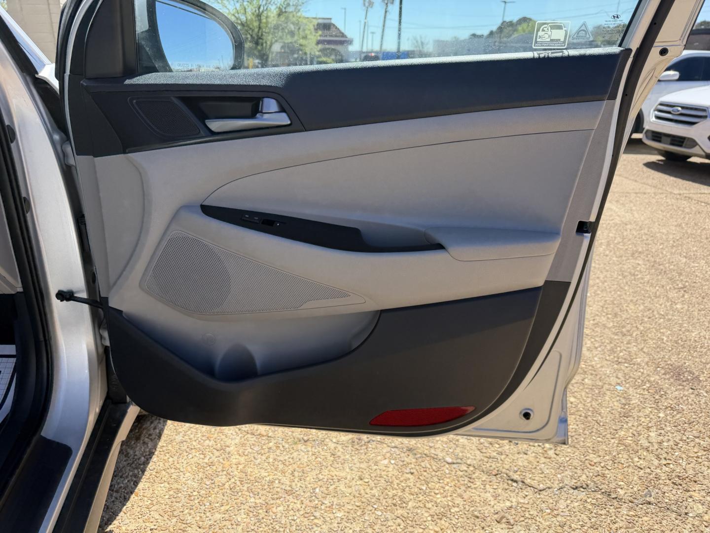 2017 SILVER HYUNDAI TUCSON SE (KM8J23A41HU) , located at 922 W. Beacon St., Philadelphia, MS, 39350, (601) 650-3675, 32.770447, -89.127151- Photo#11